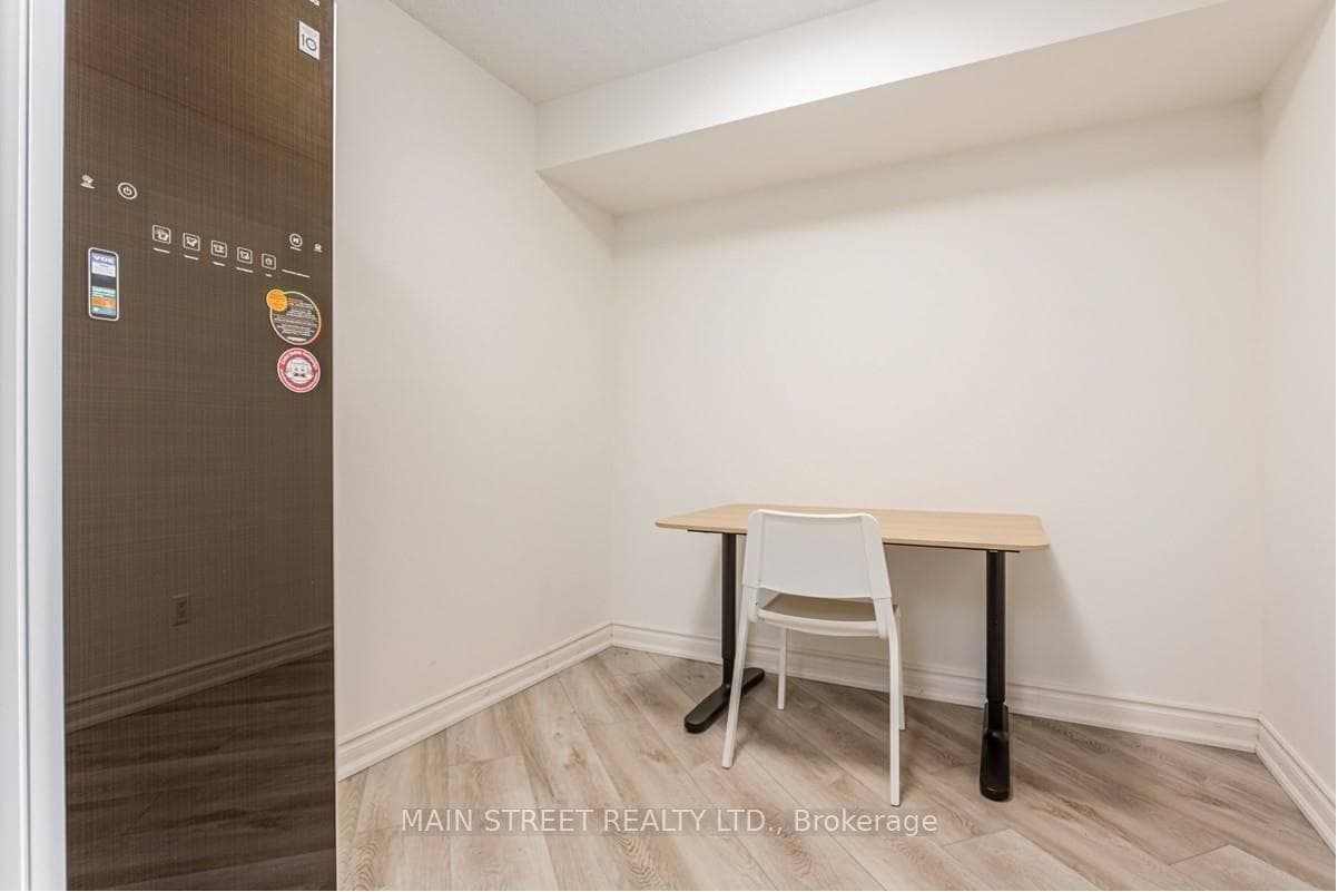 509 Beecroft Road Unit 816 photo 4
