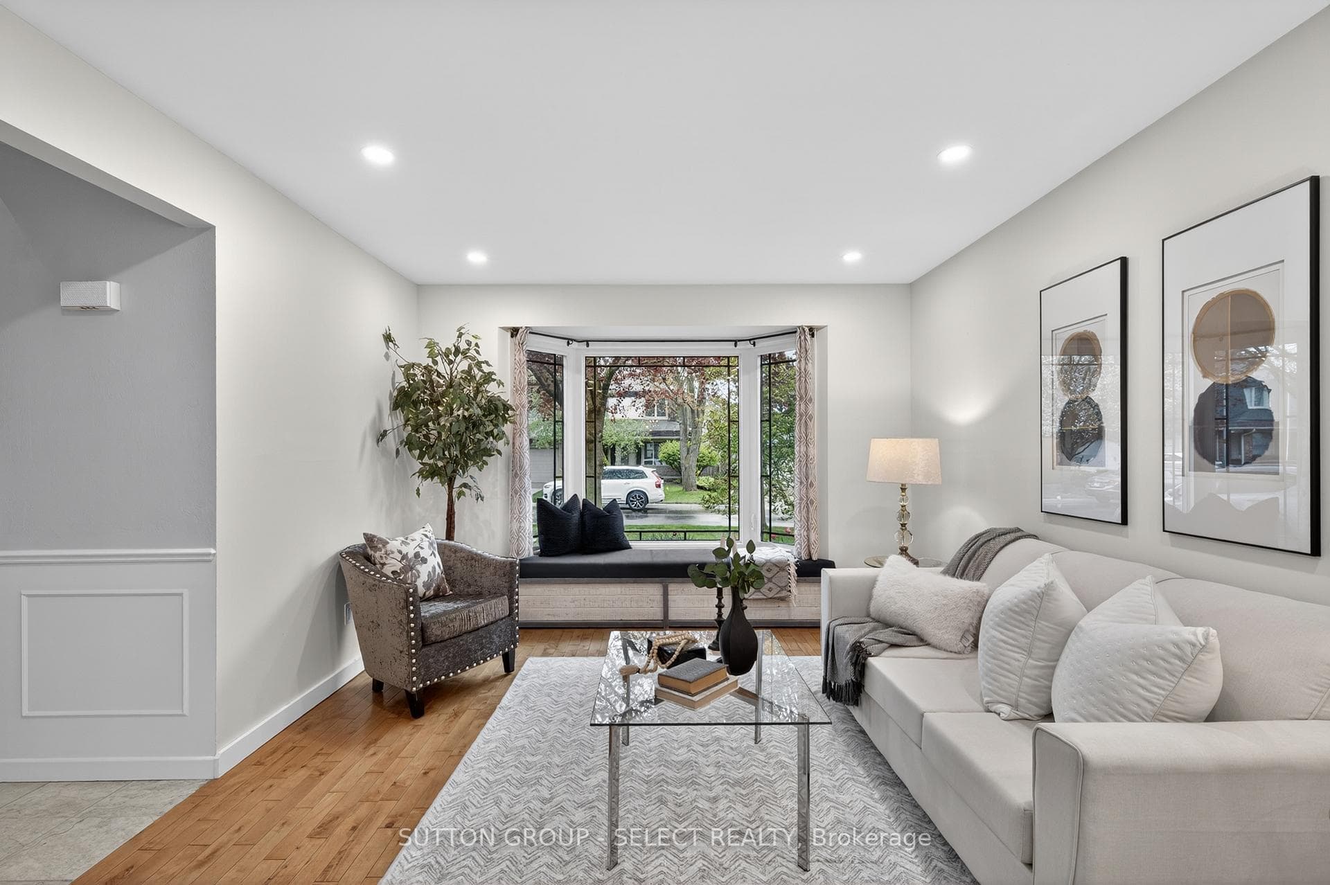 22 Pinegrove Crescent photo 6