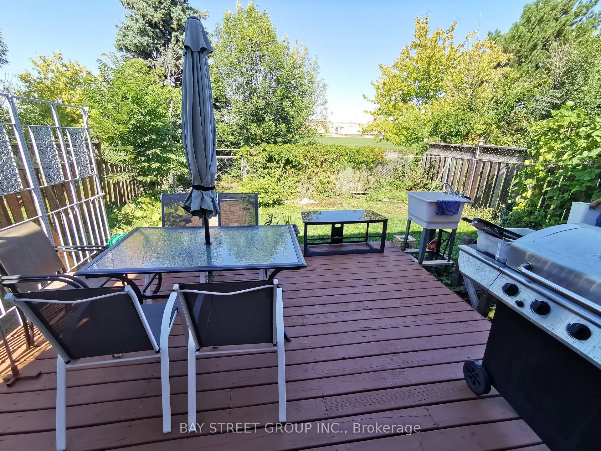 77 Toba Crescent photo 22