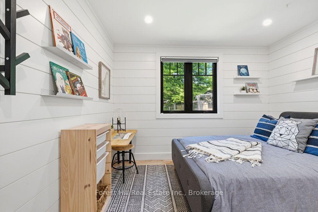 415 Wellington Street photo 28