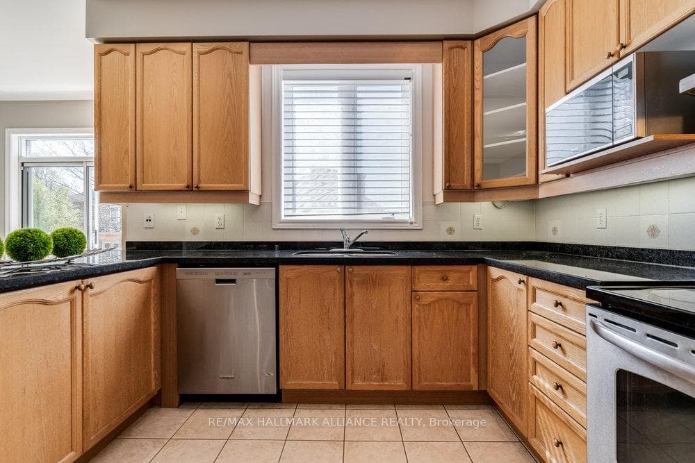1182 Lindenrock Drive photo 13