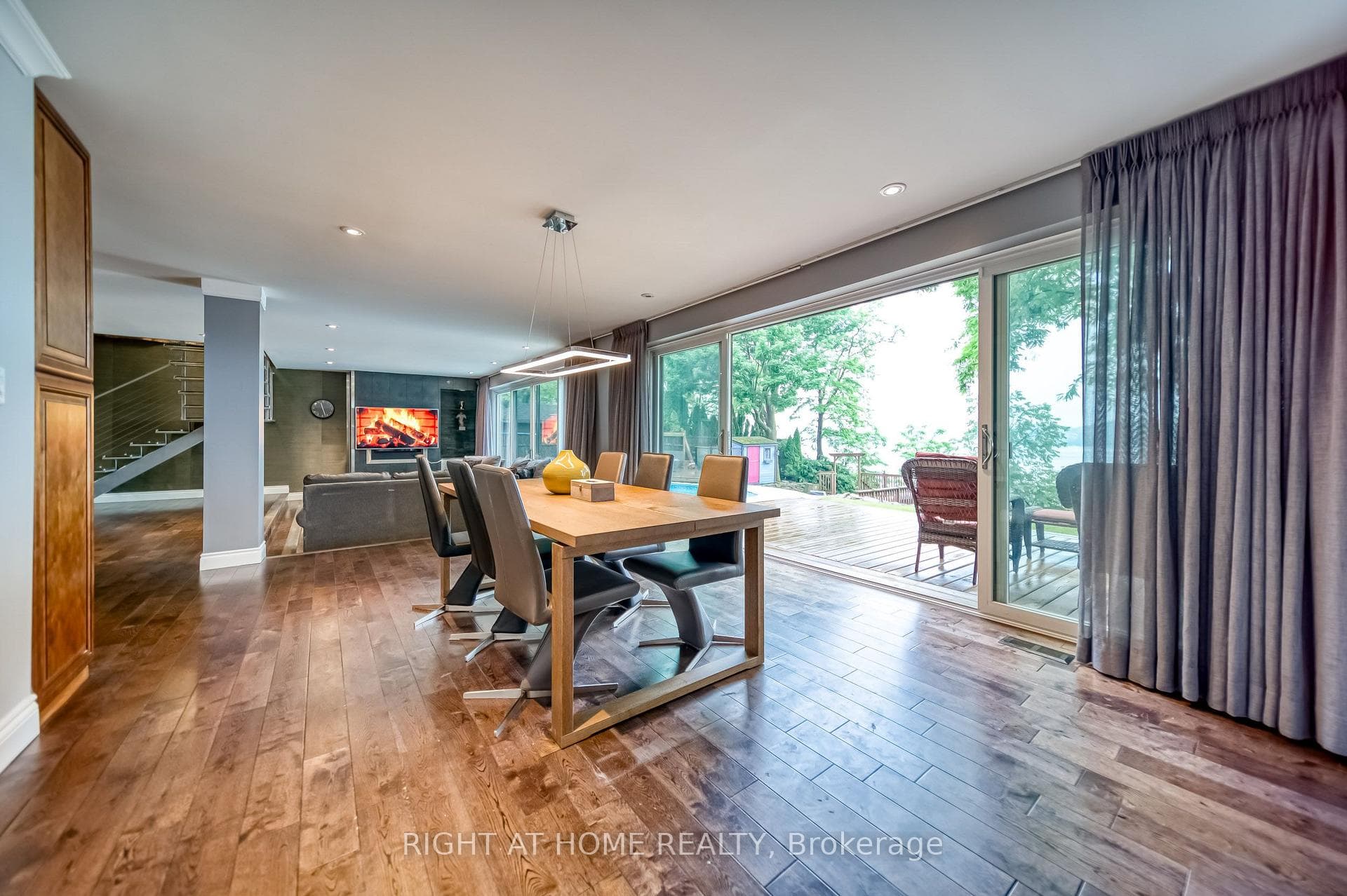 44 ROYAL HENLEY Boulevard photo 19