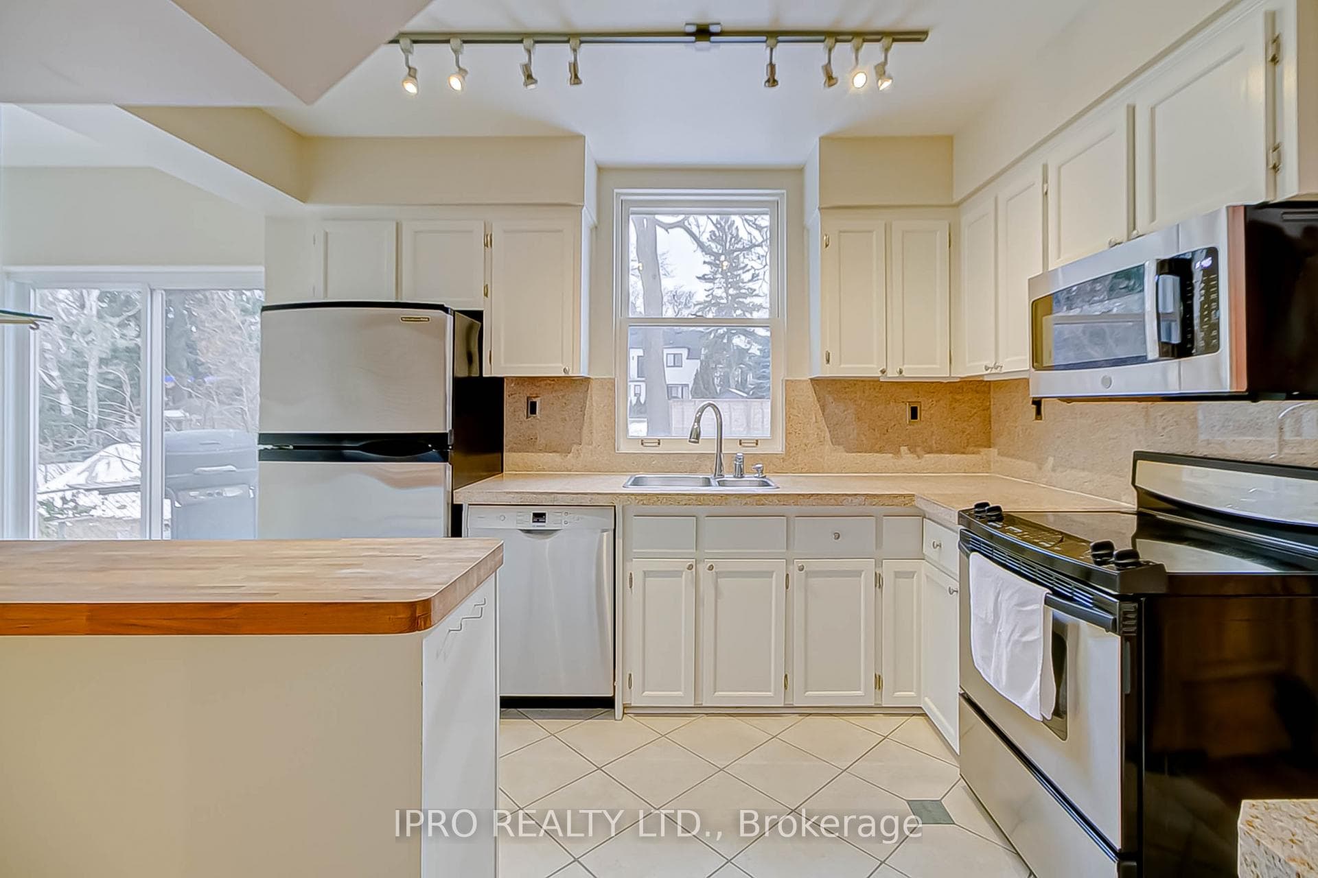 24 Burnhamthorpe Park Boulevard photo 11