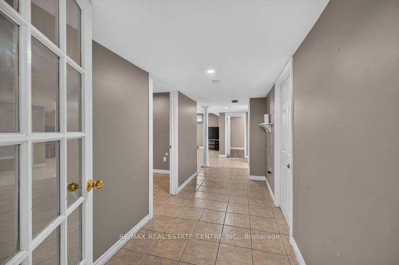 59 Colin Crescent Unit Lower Unit photo 15