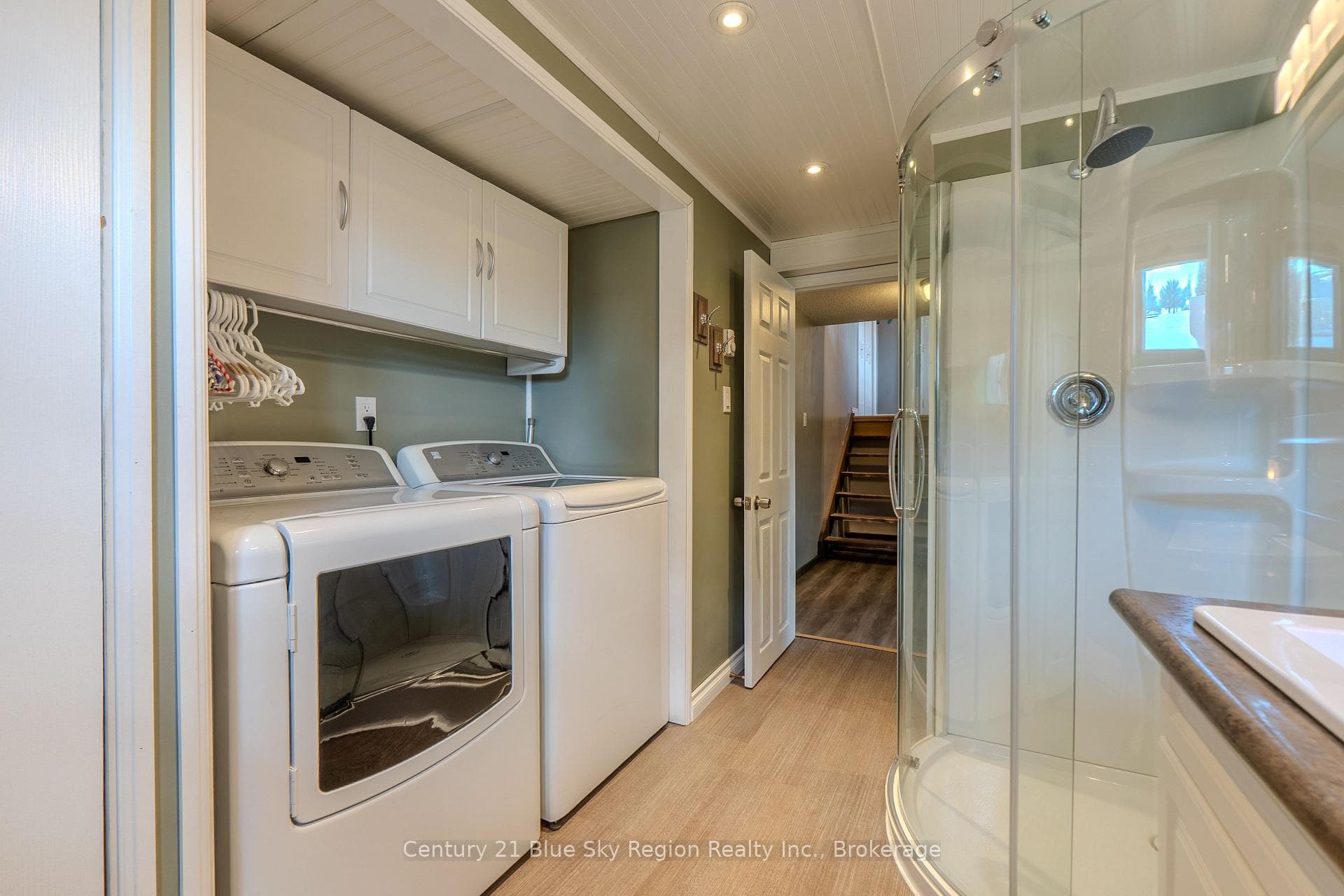 Downstairs washroom/laundry room