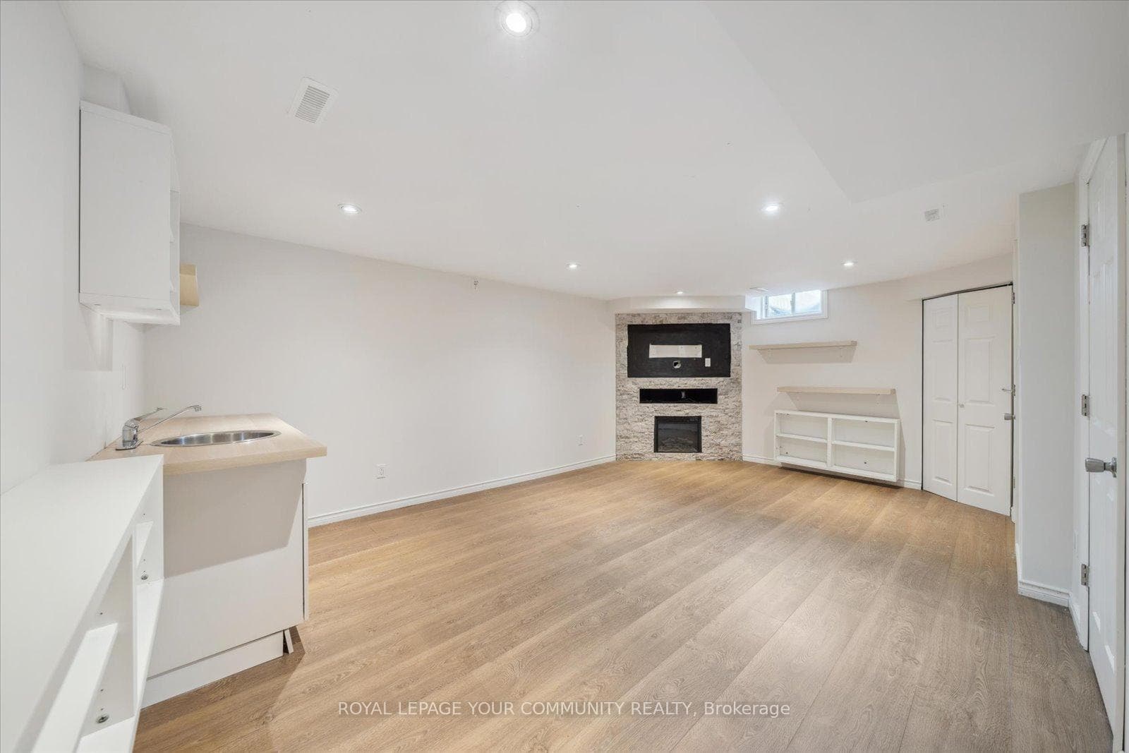 550 Rourke Place photo 20