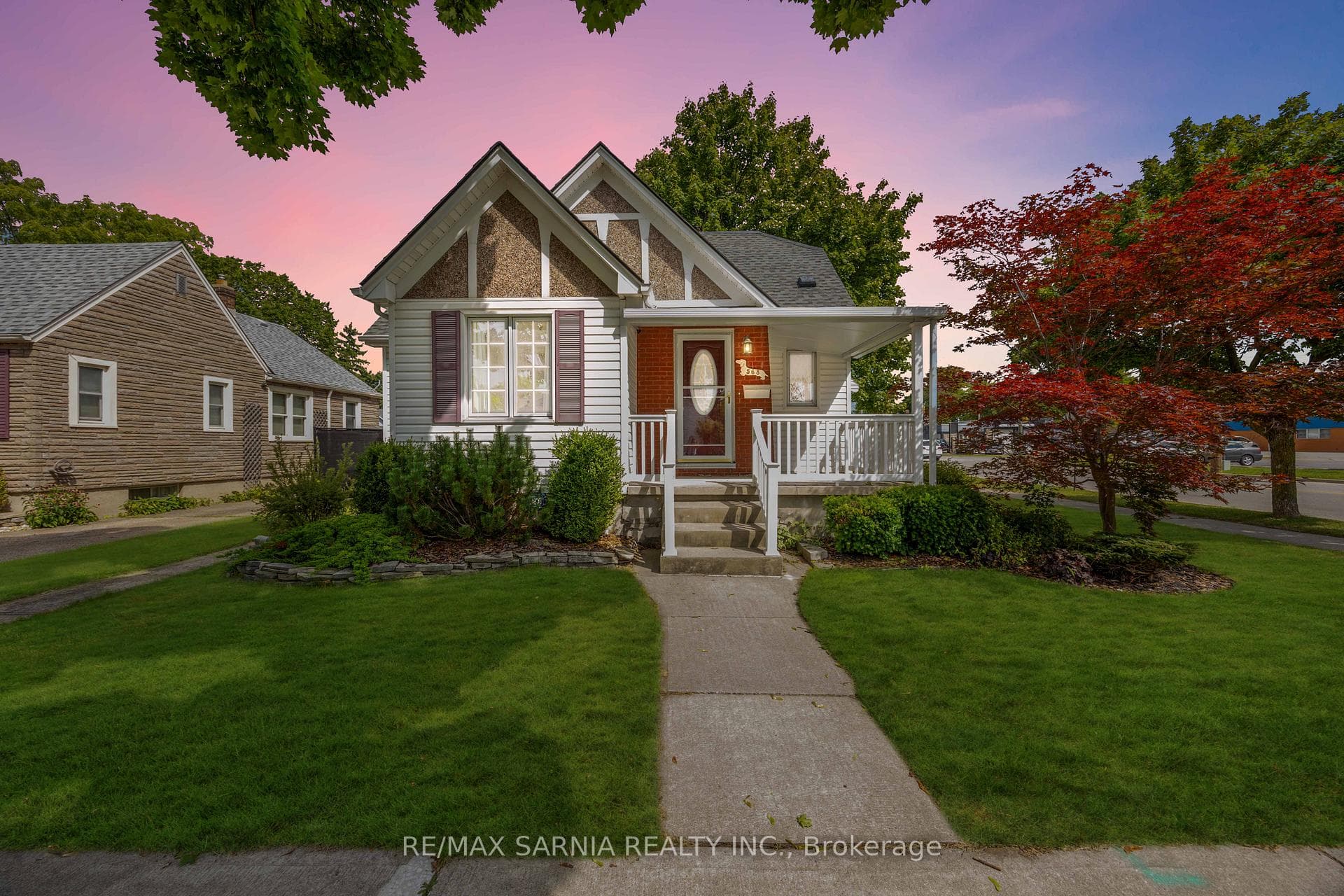 568 Devine Street photo 2