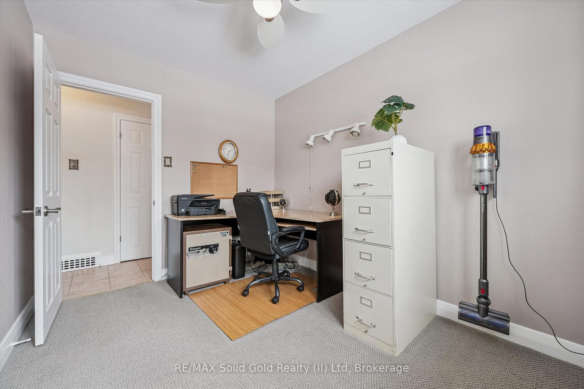 390 Dumfries Avenue photo 13