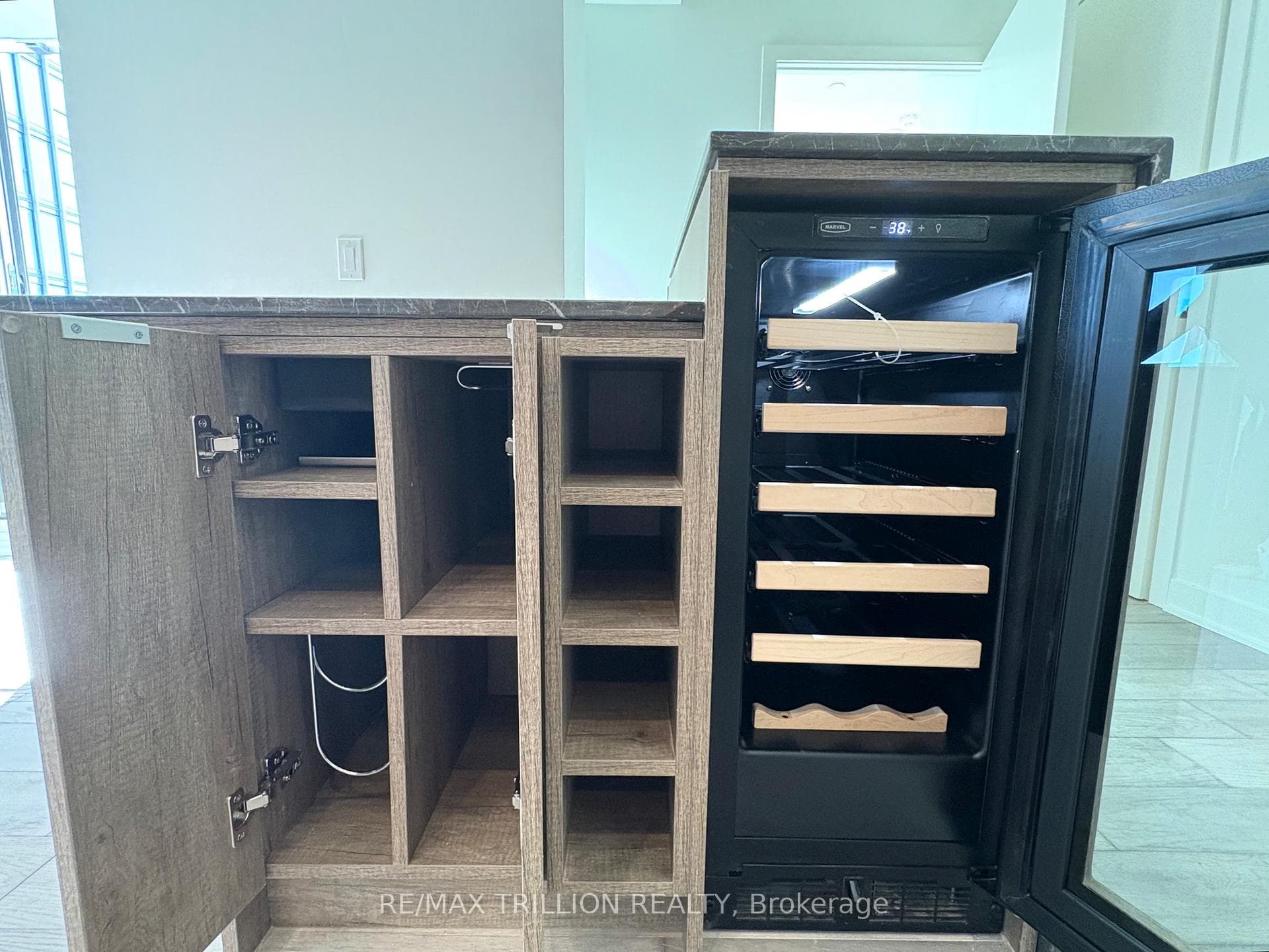 11 Yorkville Avenue Unit 3707 photo 12