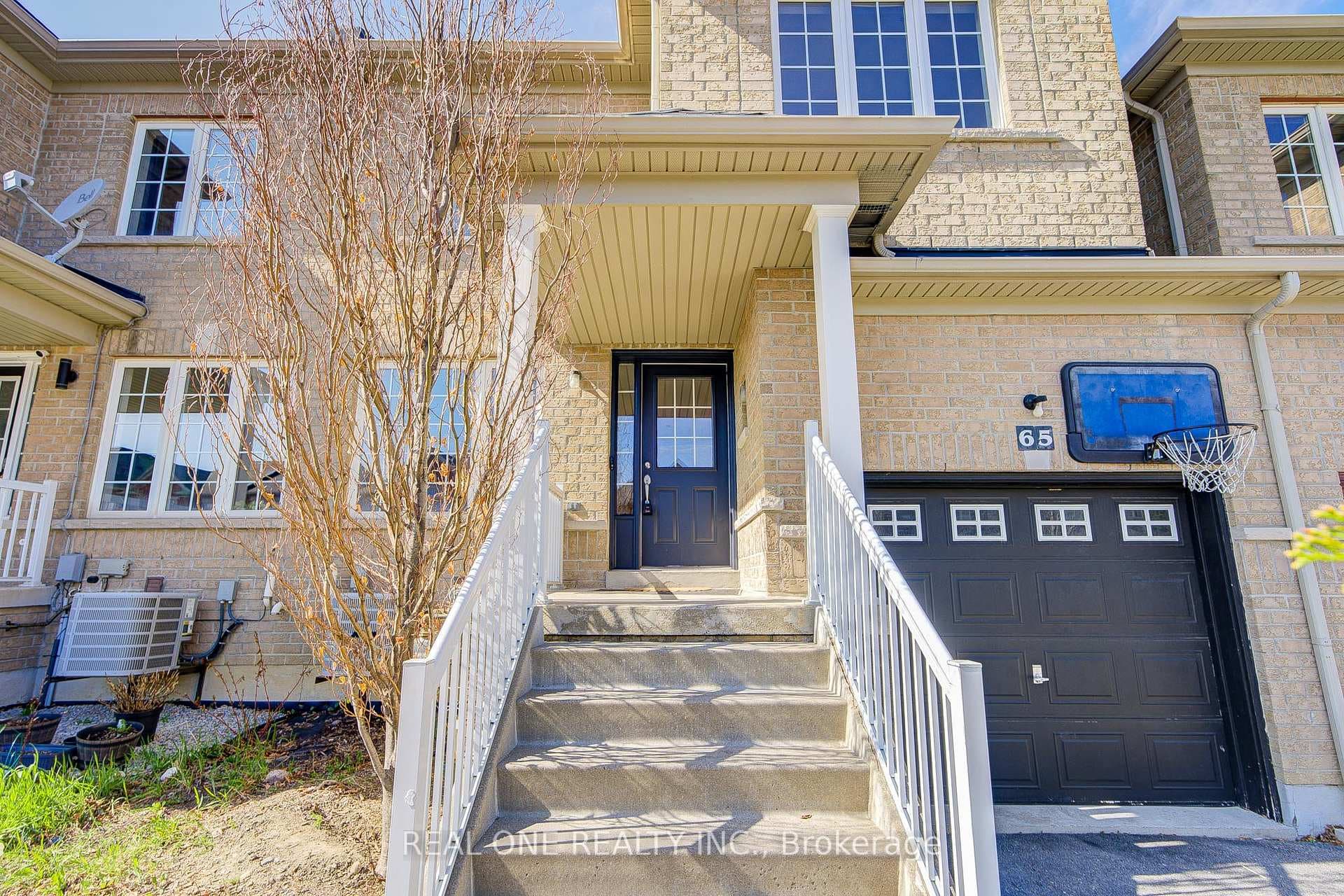 65 Westcliffe Crescent photo 2