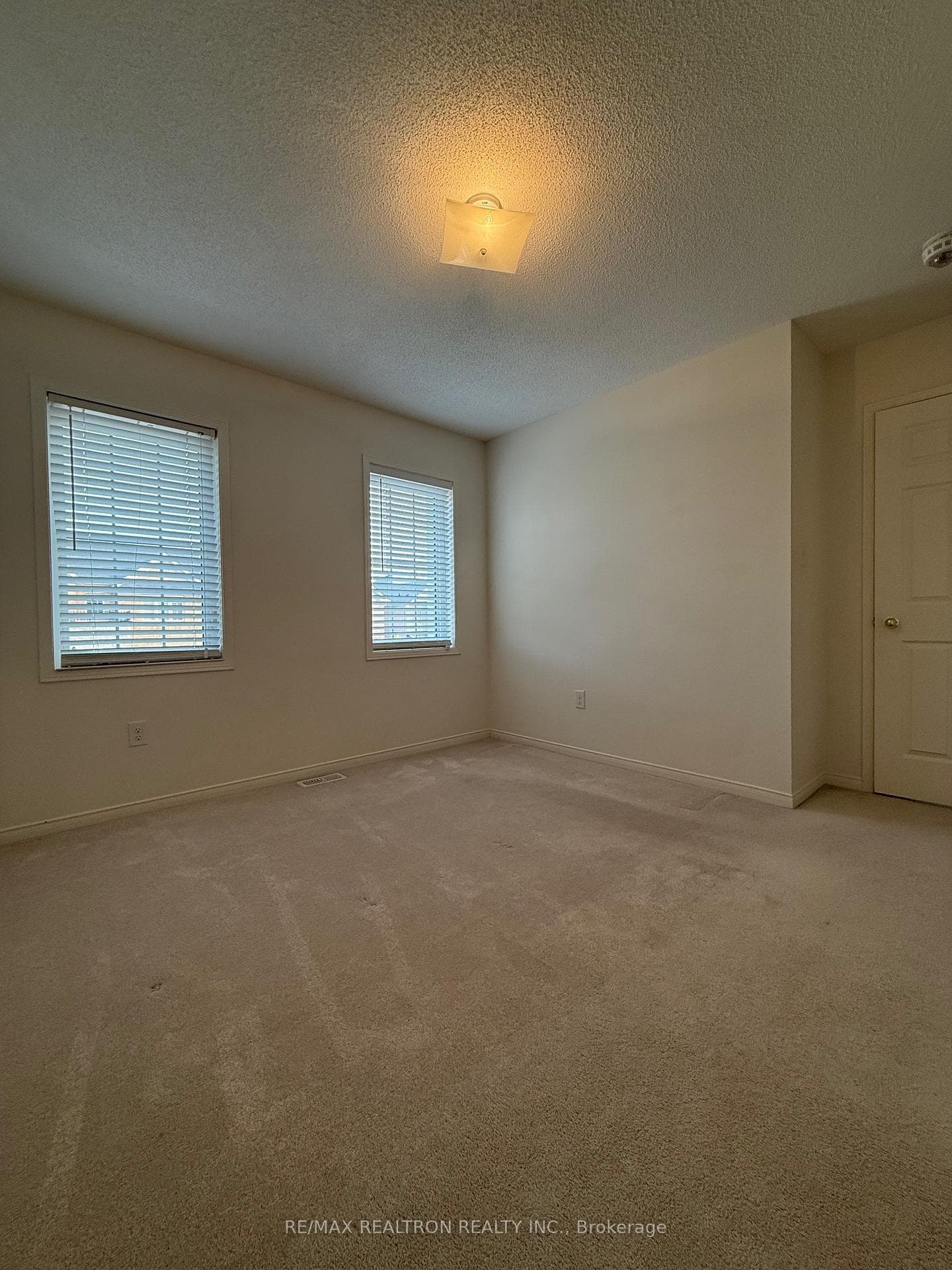 45 Skelton Crescent photo 24