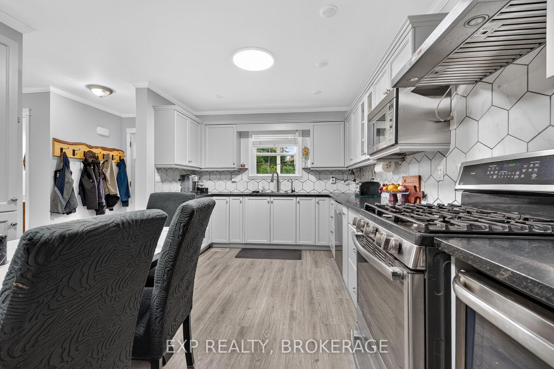 3288 LONG LAKE Road photo 9