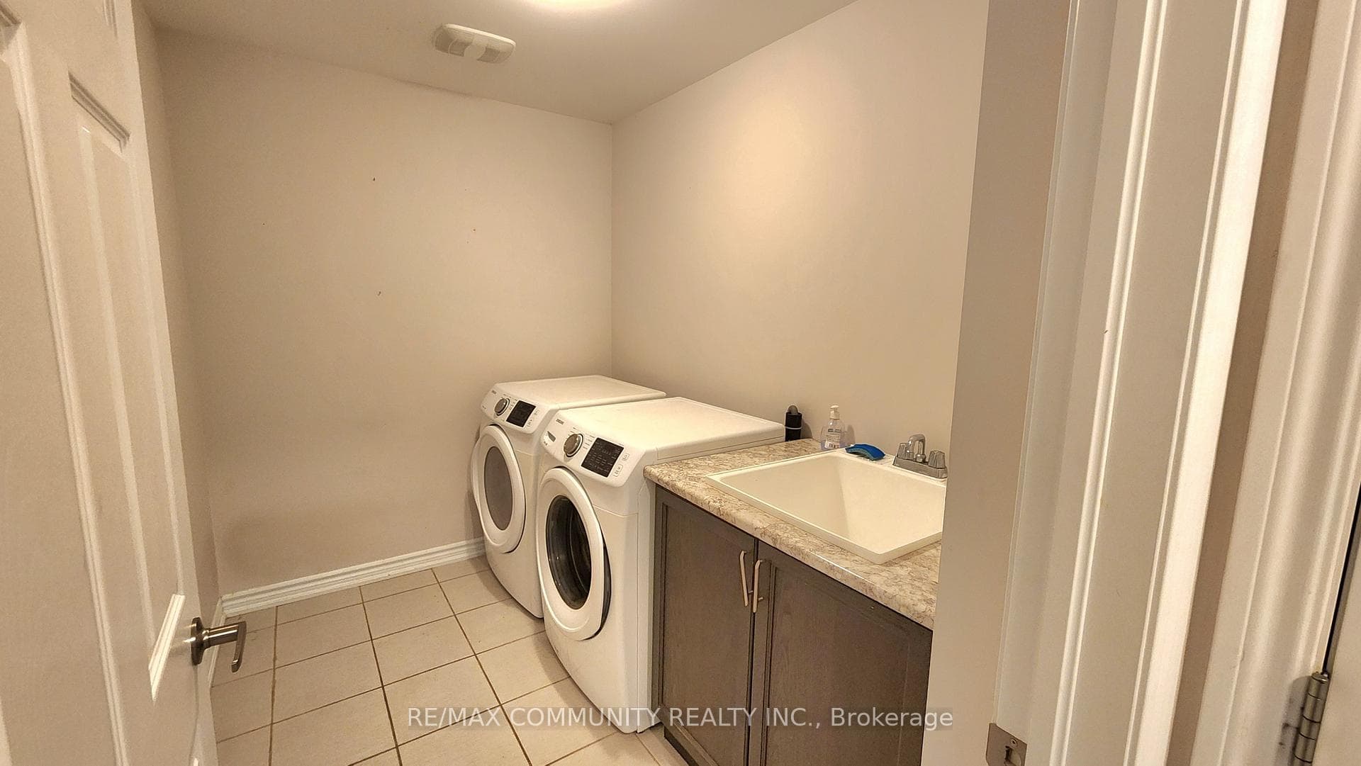 2364 Dobbinton Street Unit Main photo 10