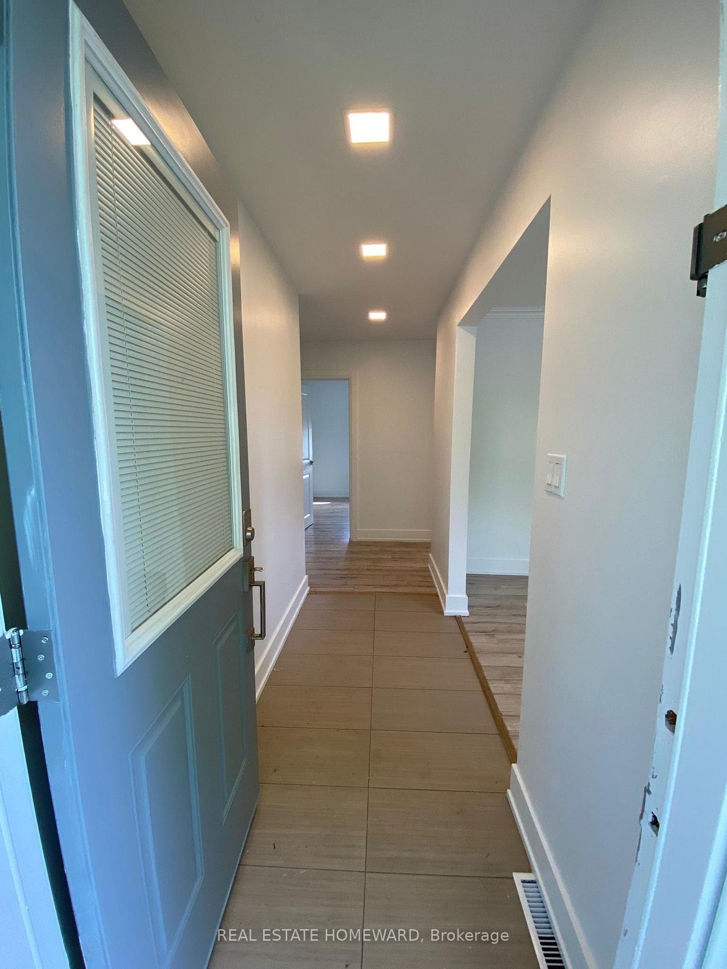 1049 Simcoe Street Unit Main photo 6