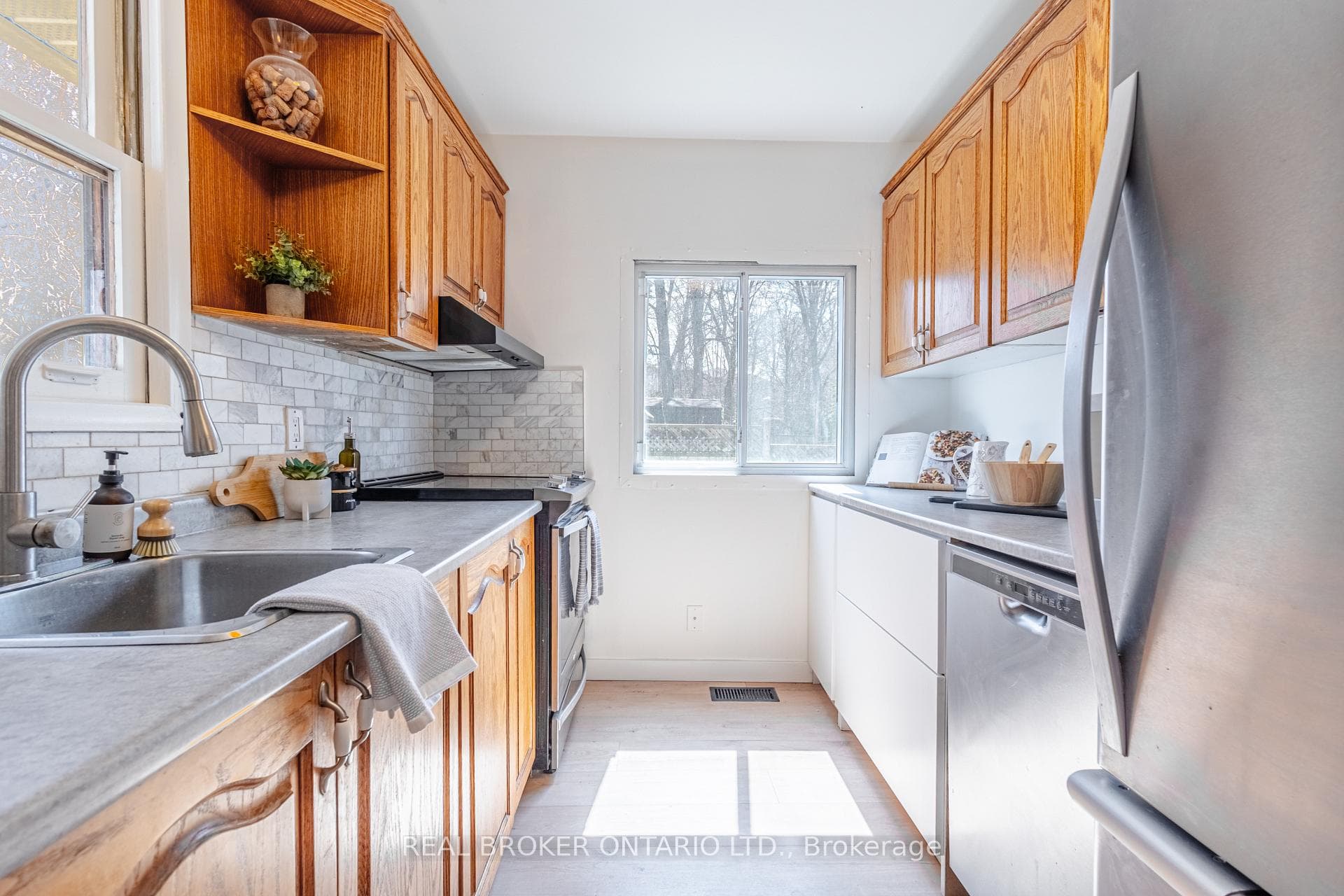 37 Pineway Avenue photo 25
