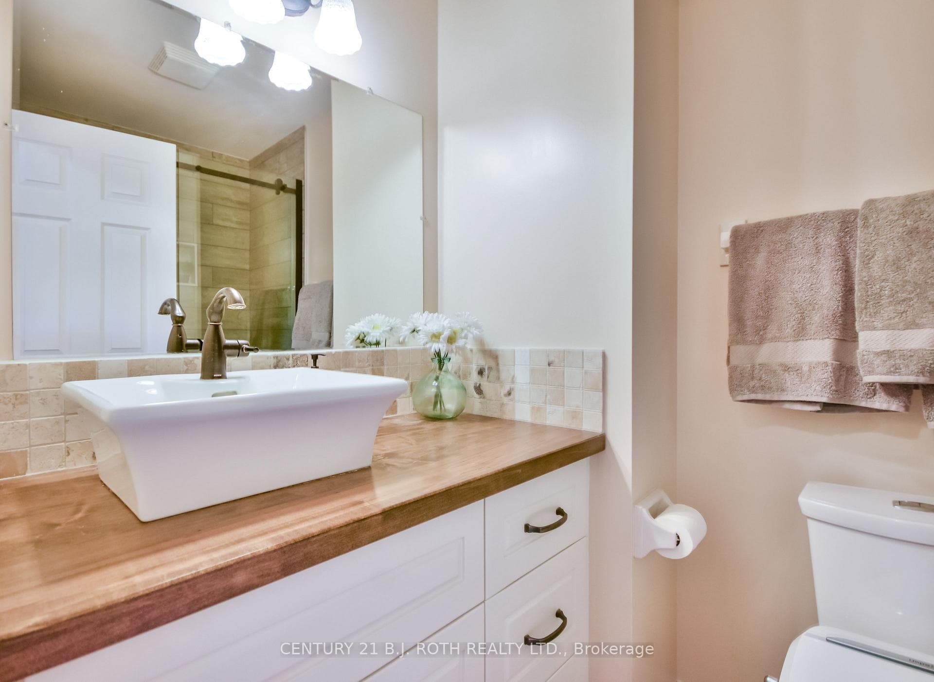 34 Cairns Boulevard photo 22