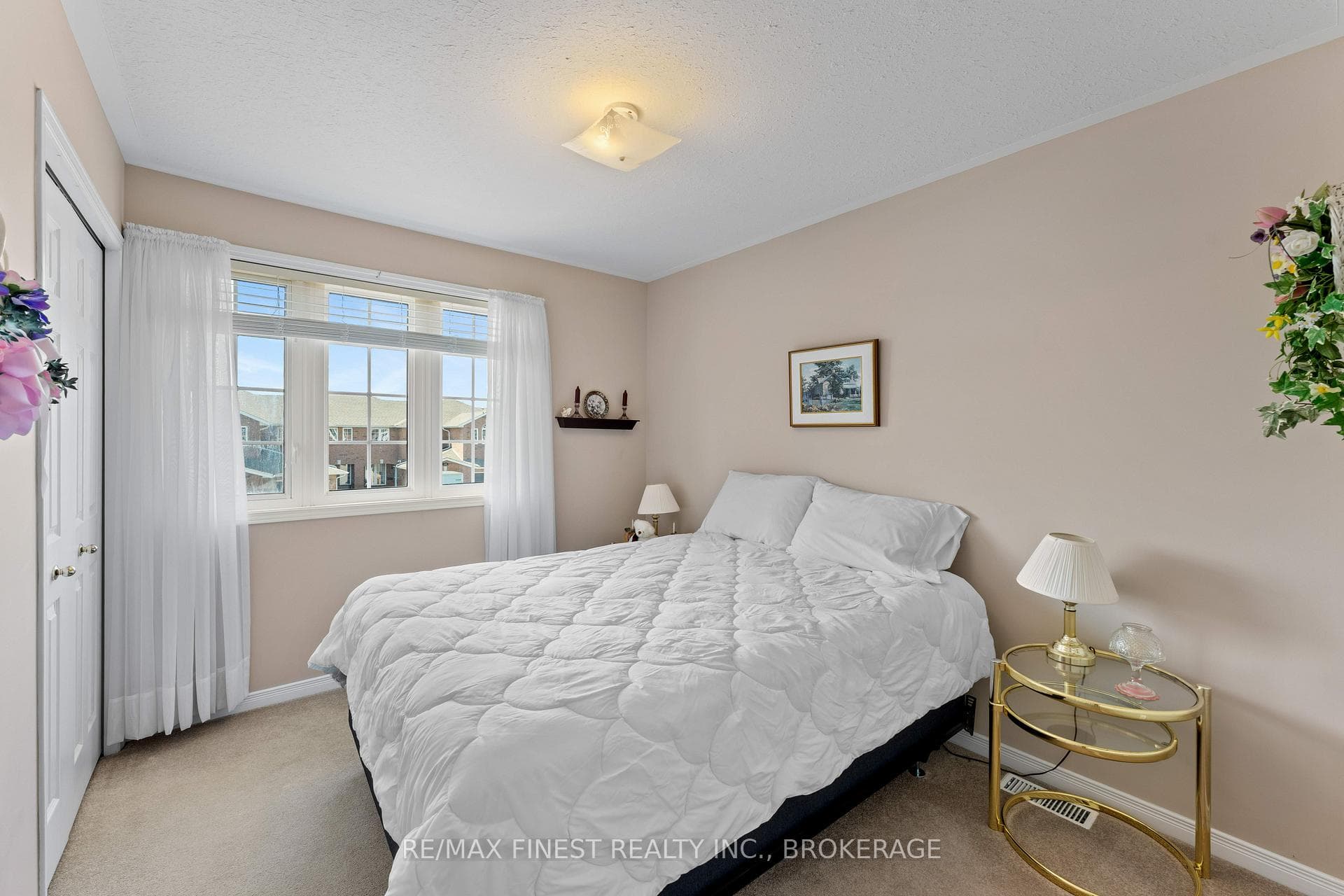 230 Ellesmeer Avenue photo 25