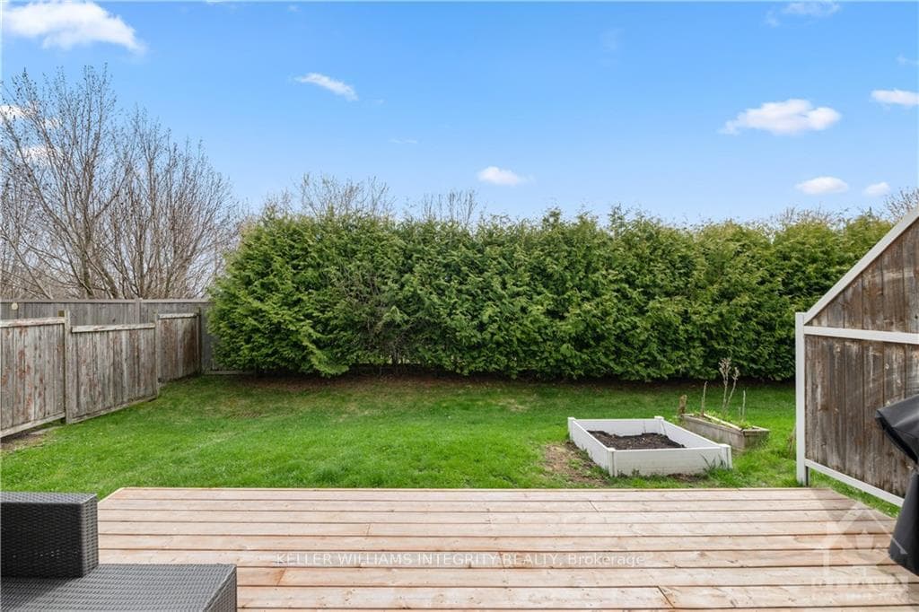 346 HILLSBORO photo 27