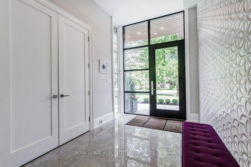 Bright Open Foyer w/Feature Wall and 11 Ft ceiling