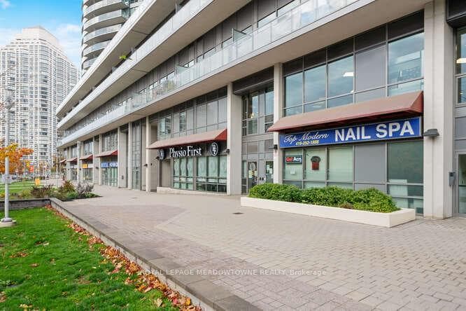 2230 Lakeshore Boulevard Unit 703 photo 2