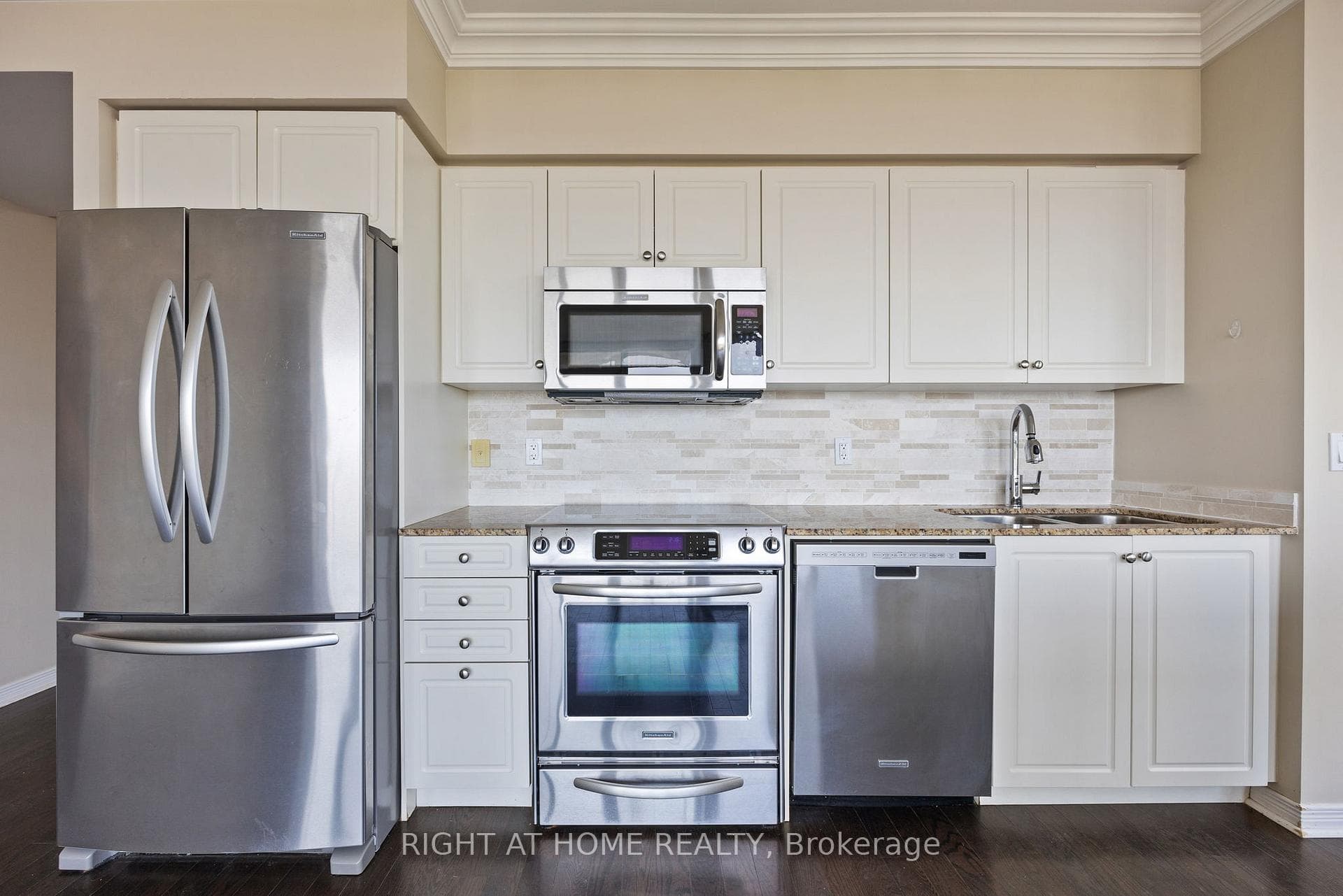 2240 Lake Shore Boulevard Unit 806 photo 6