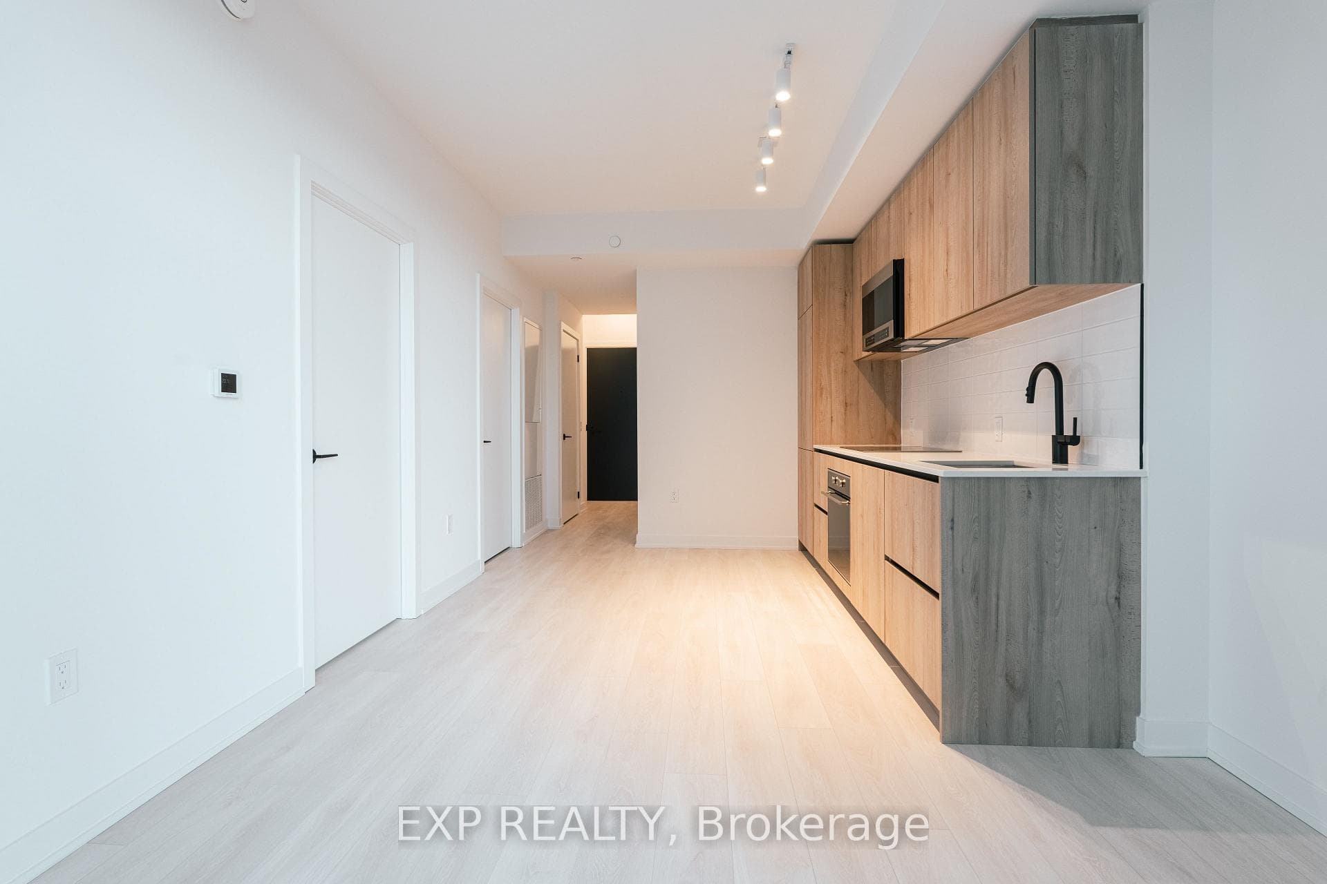 117 Broadway Avenue Unit 1713 photo 3