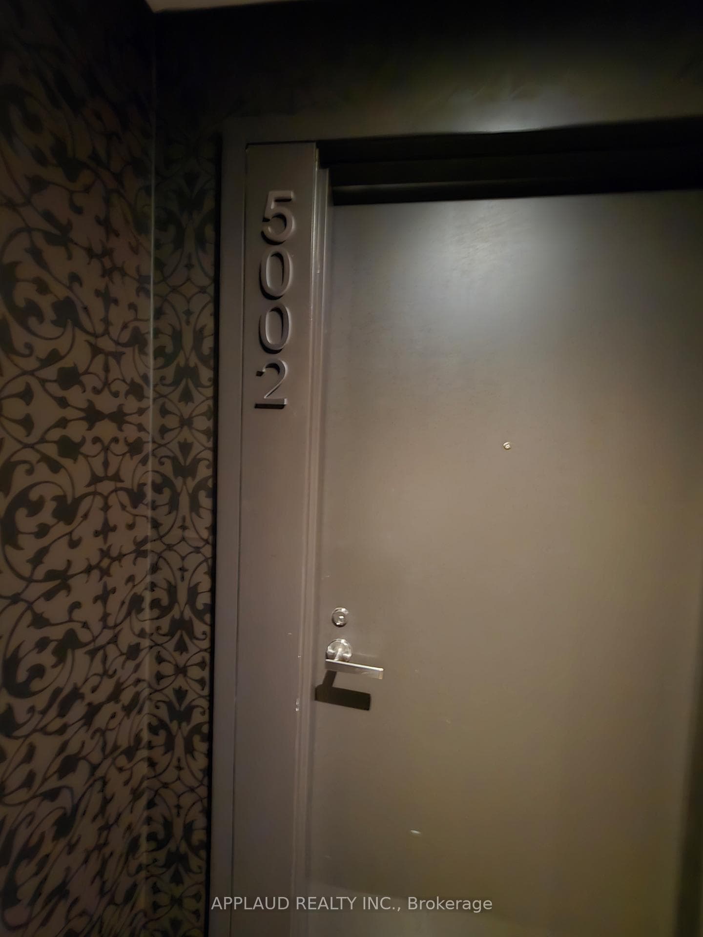 197 Yonge Street Unit 5002 photo 2