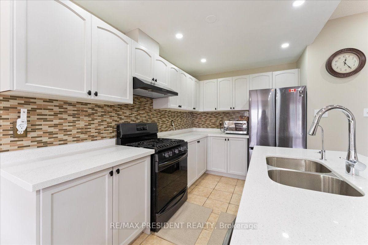 285 Southbrook Drive photo 14