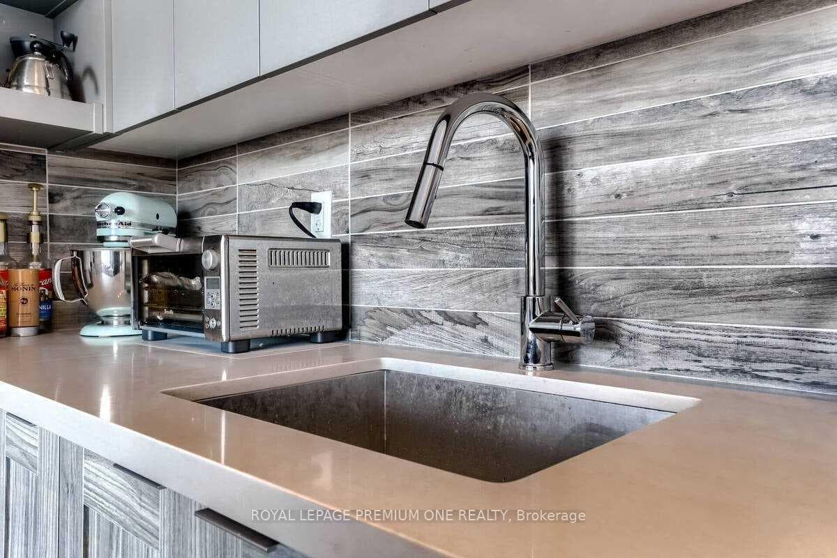 2916 Highway 7 Road Unit 611 photo 18