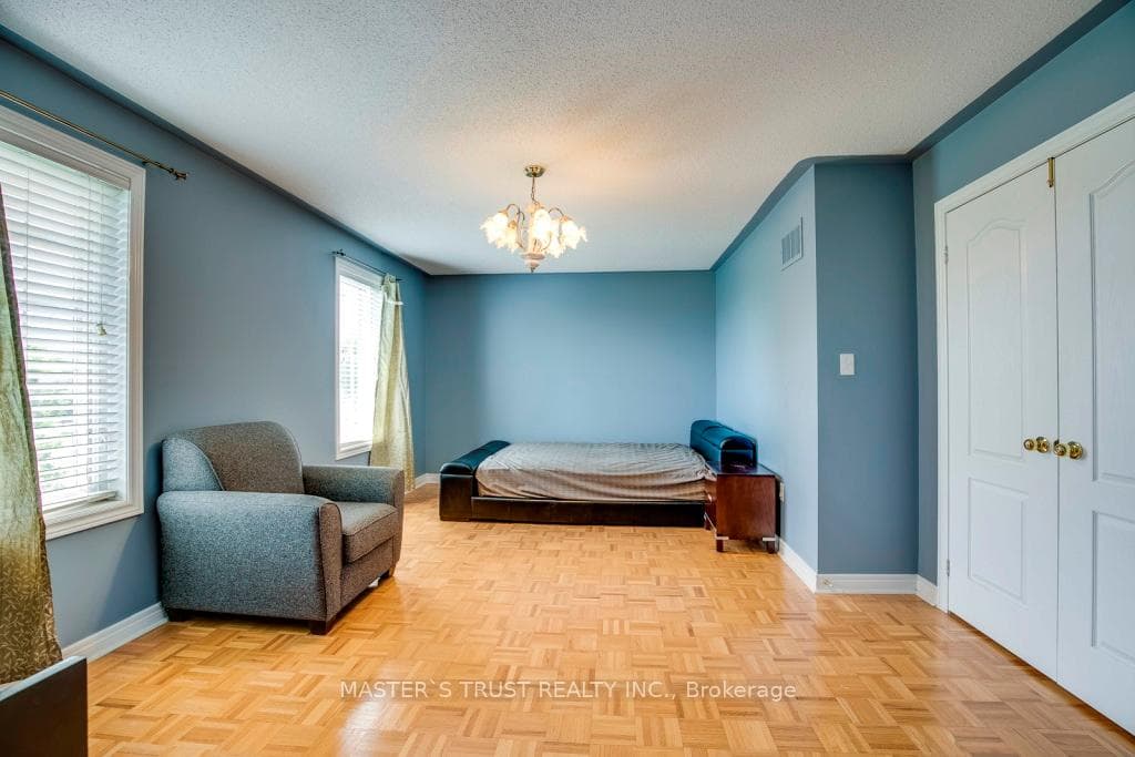 626 Society Crescent photo 16