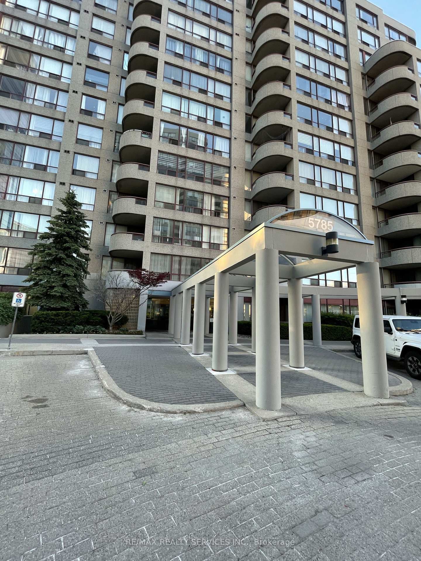 5785 Yonge Street Unit 207 photo 2