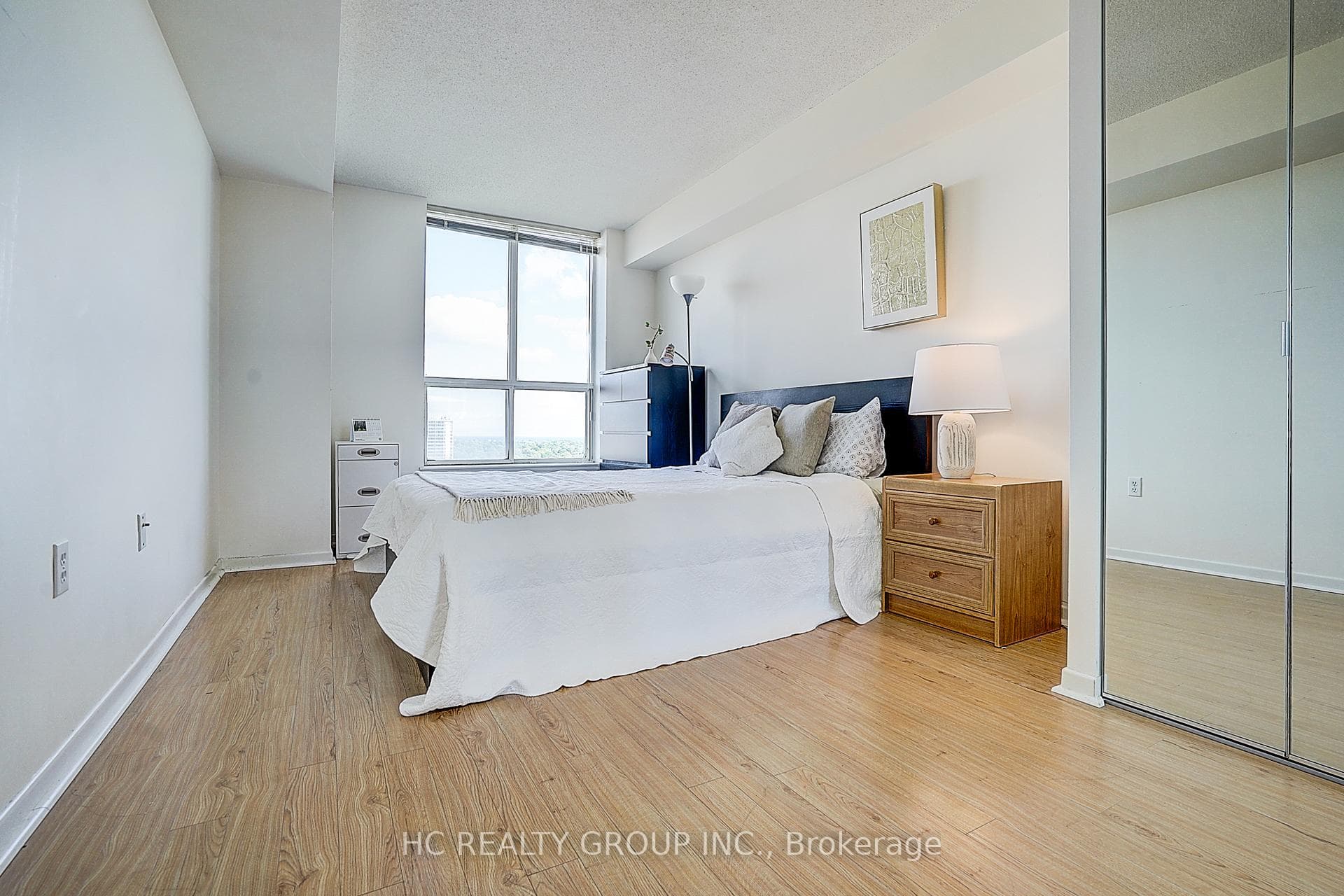 21 Overlea Boulevard Unit 1602 photo 14