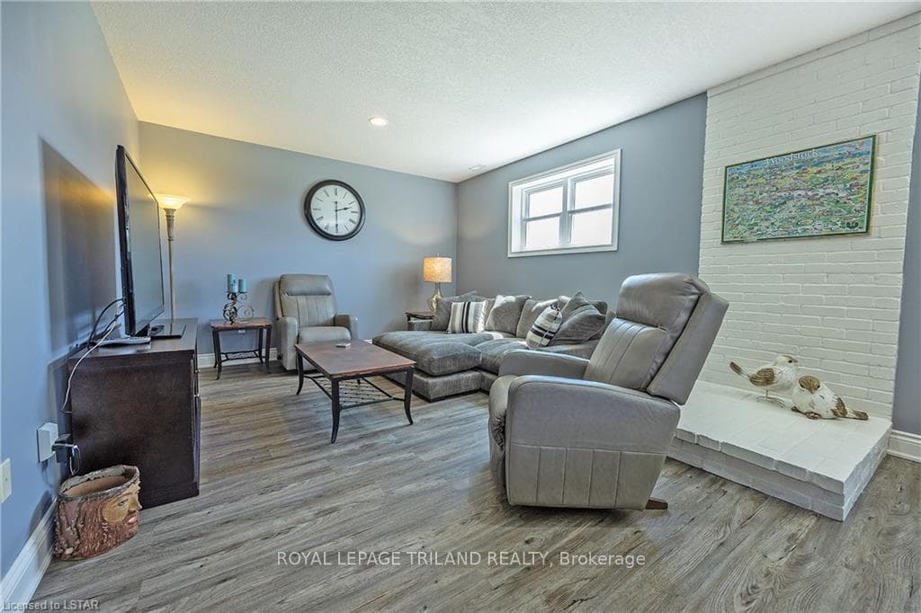9097 IONA Road photo 25