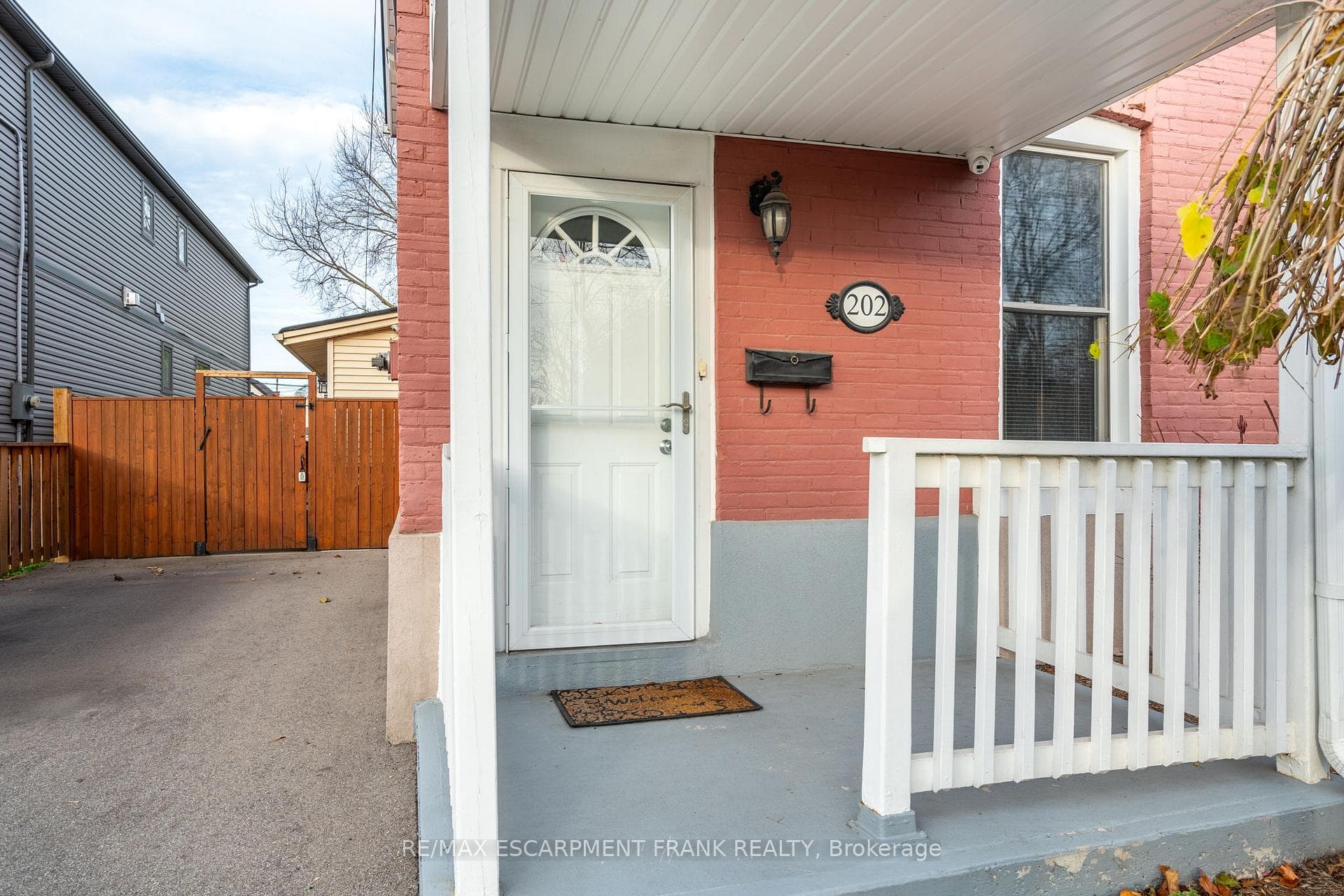 202 CANADA Street photo 4