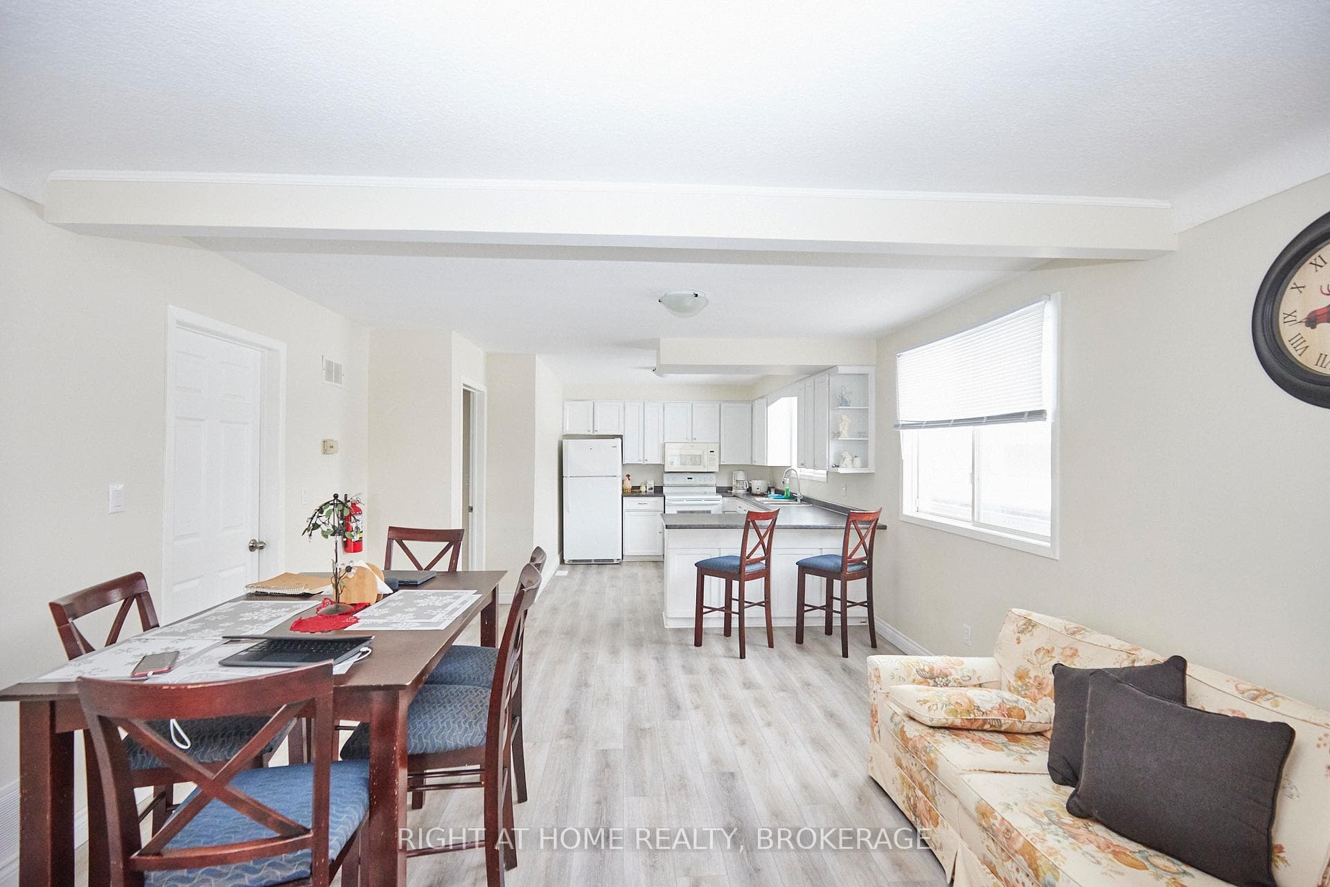 20 Augusta Avenue photo 16