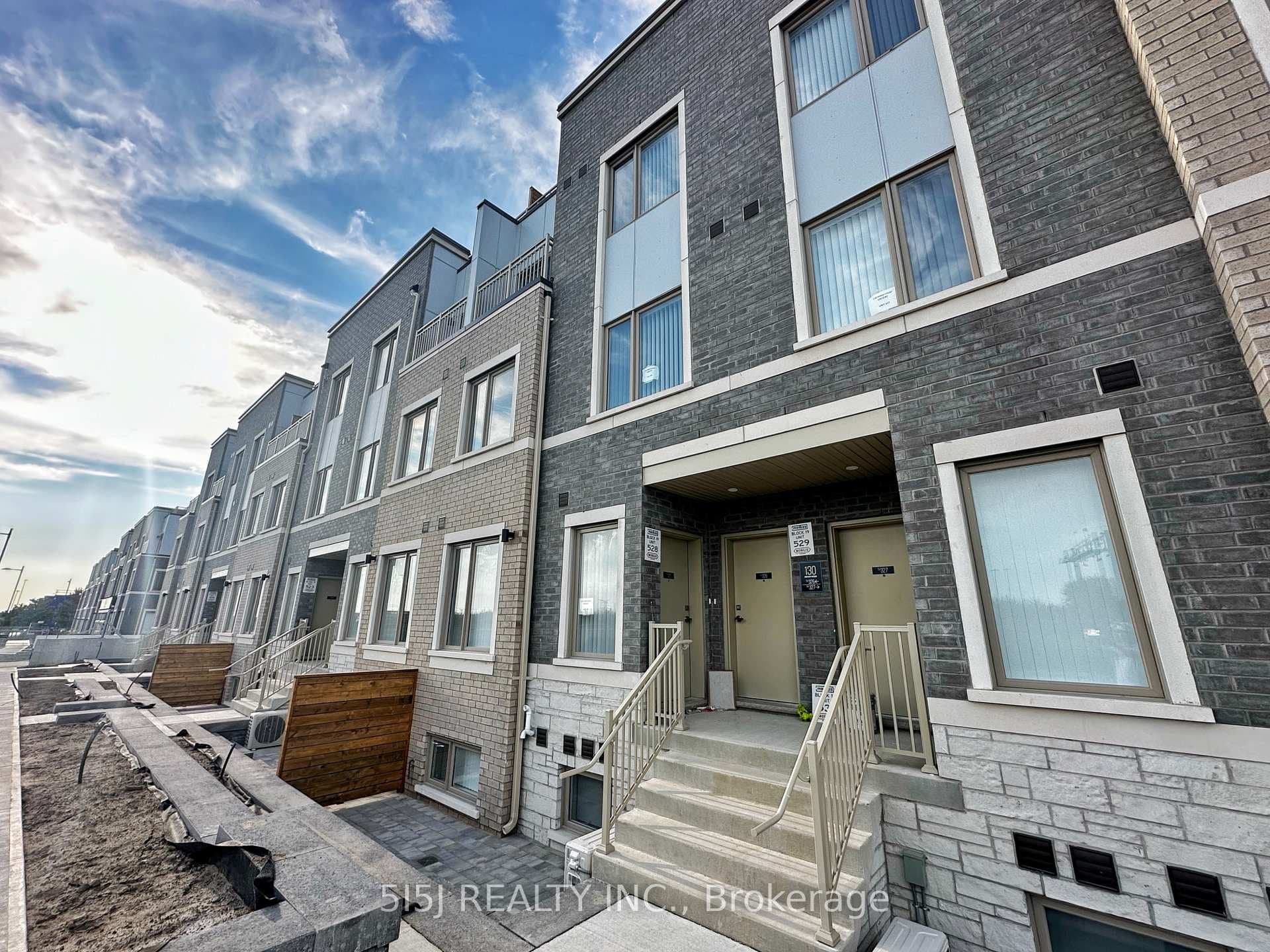 130 Honeycrisp Crescent Unit TH 326 photo 1