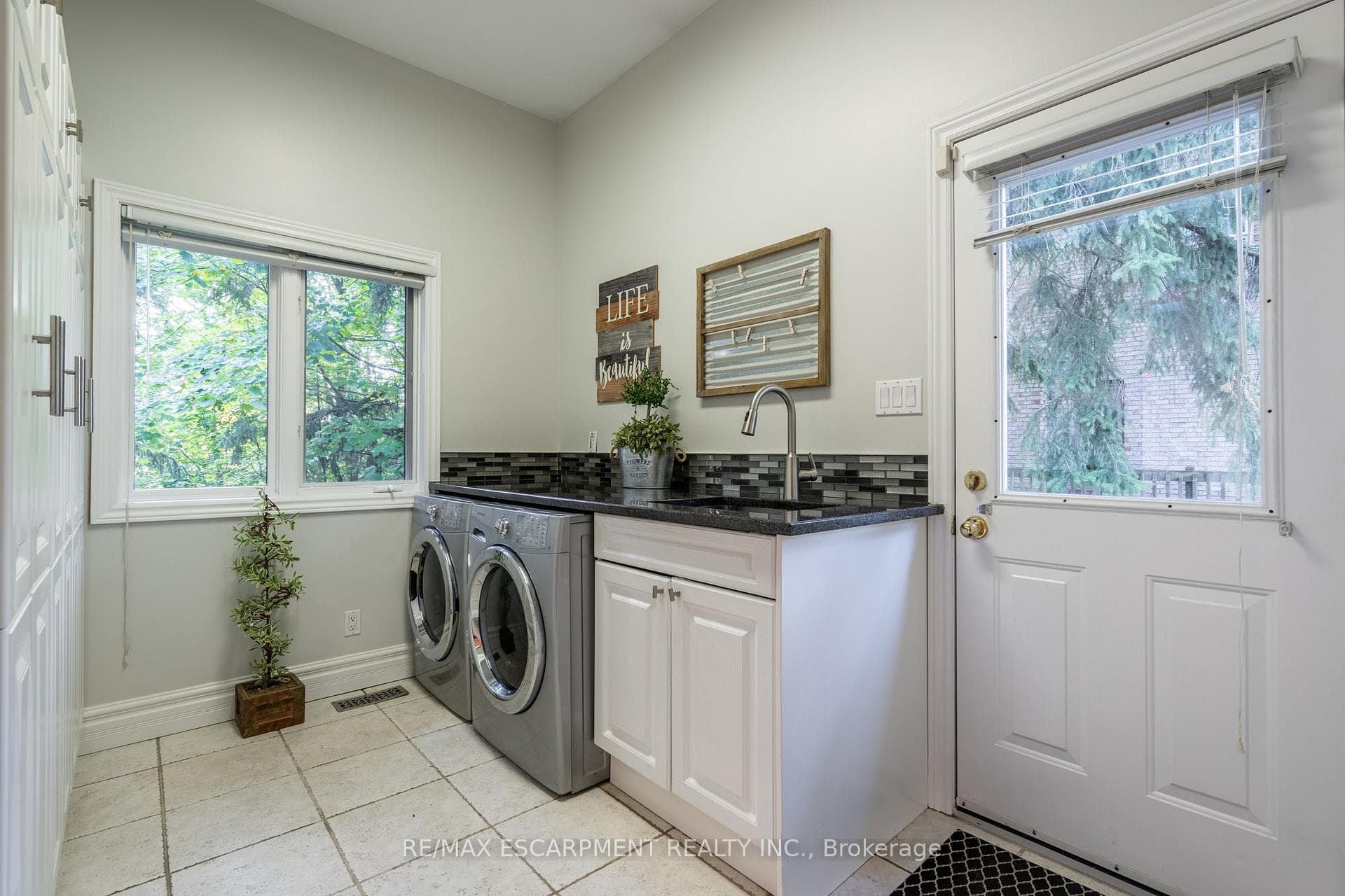 64 Nelson Street photo 13