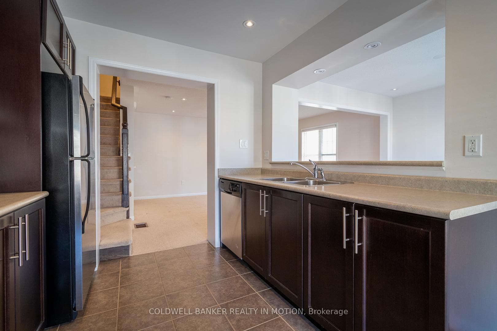 924 Nadalin Heights photo 4