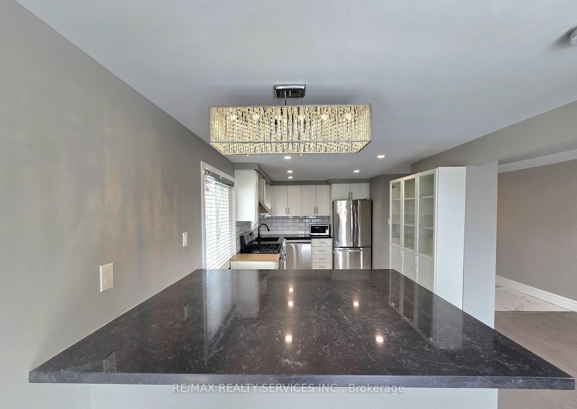 662 Elgin Street photo 16