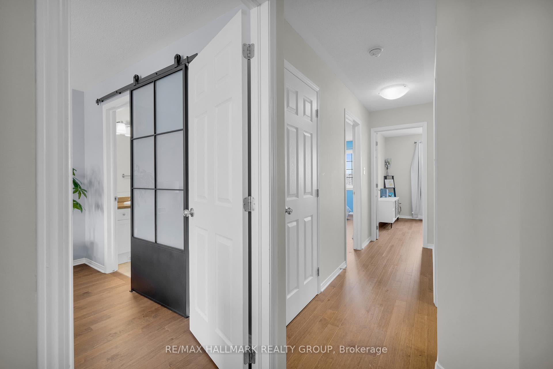 132 Laramie Crescent photo 15