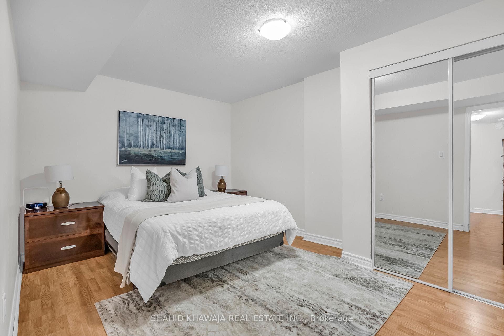4839 Marble Arch Mews photo 41