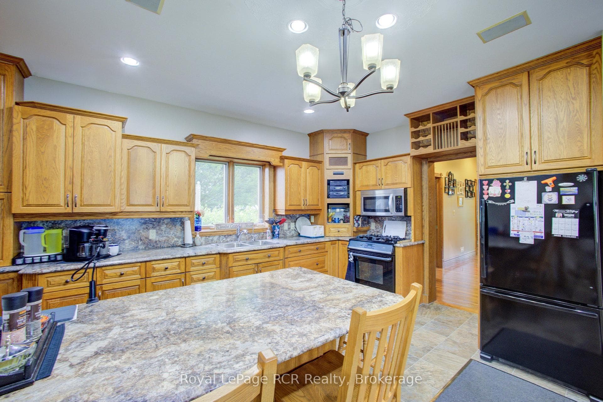 210 St George Street photo 6