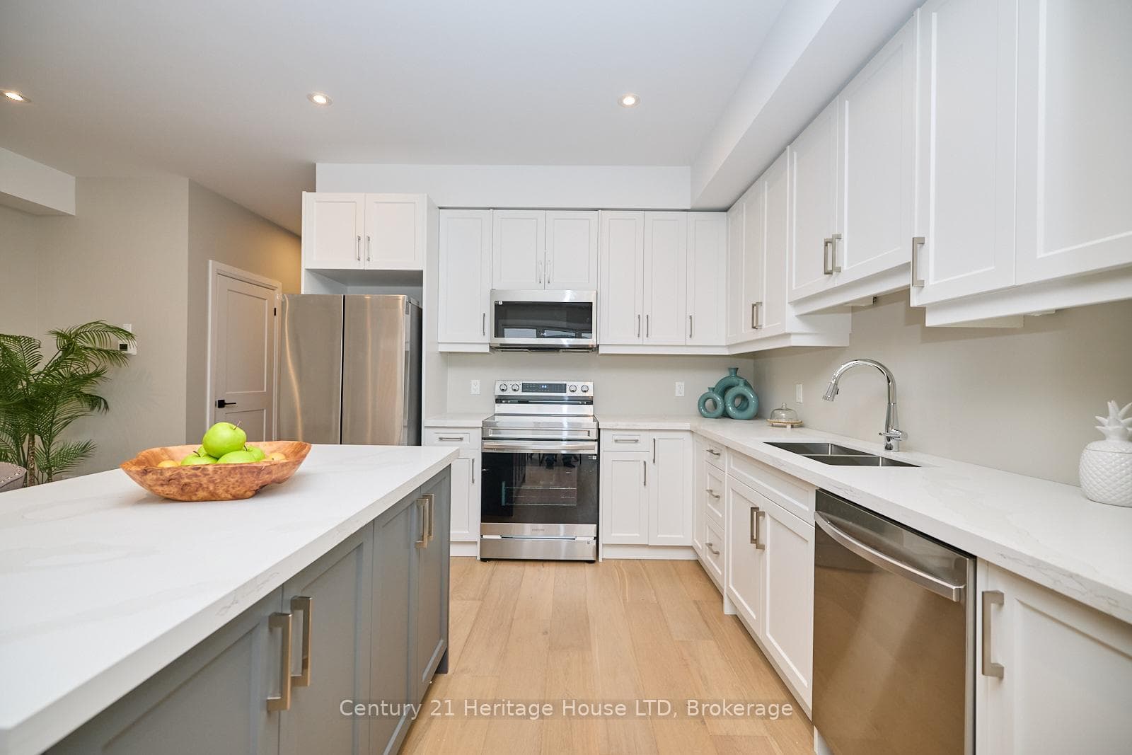 106 ELVIRA Way photo 4