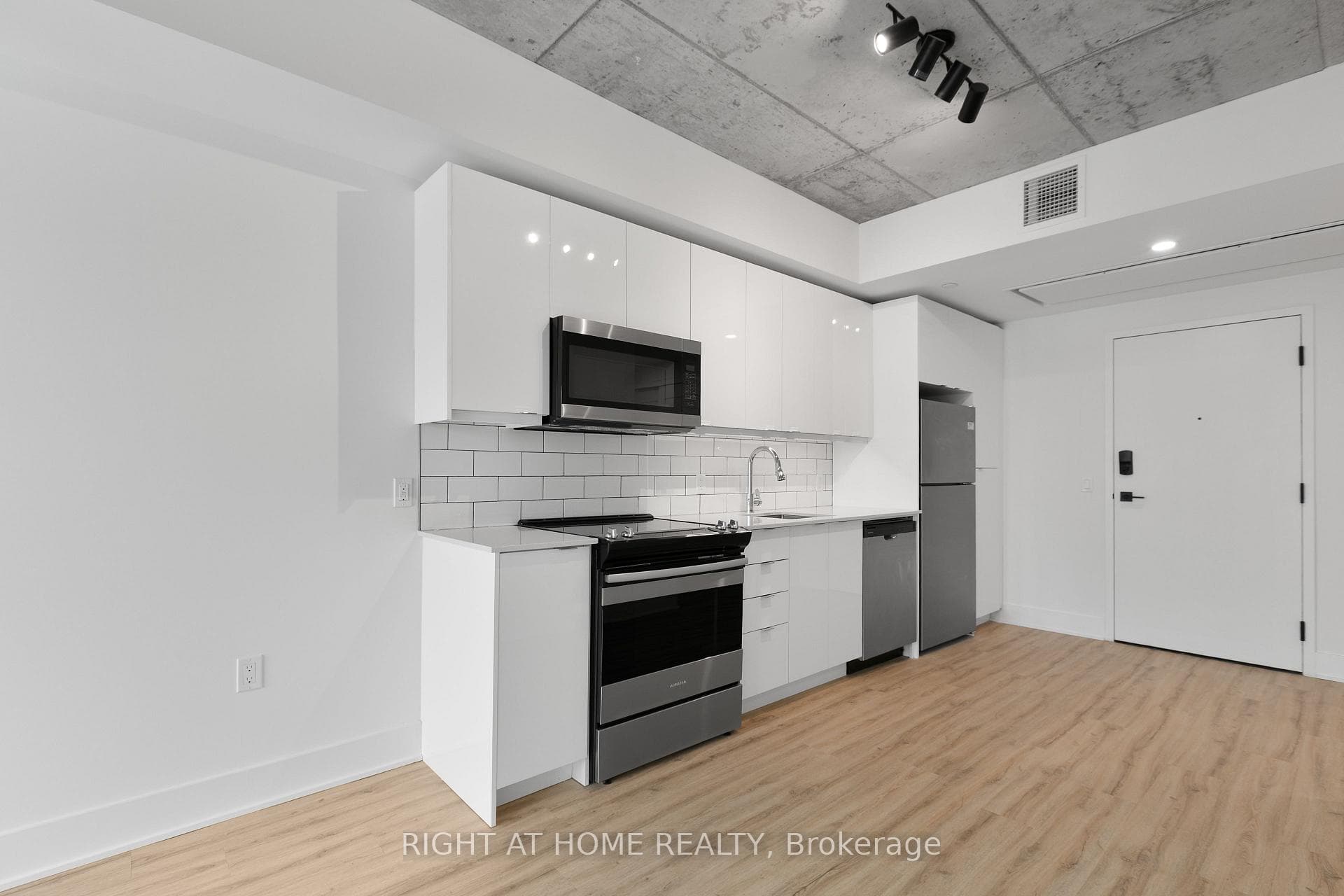 377 Winona Avenue Unit 505 photo 4