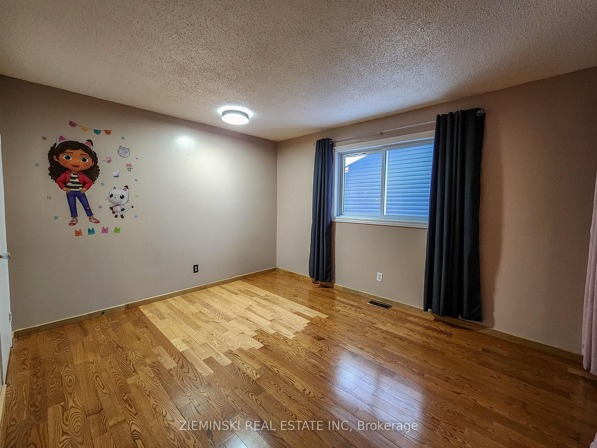 143 Tamarack Street photo 13