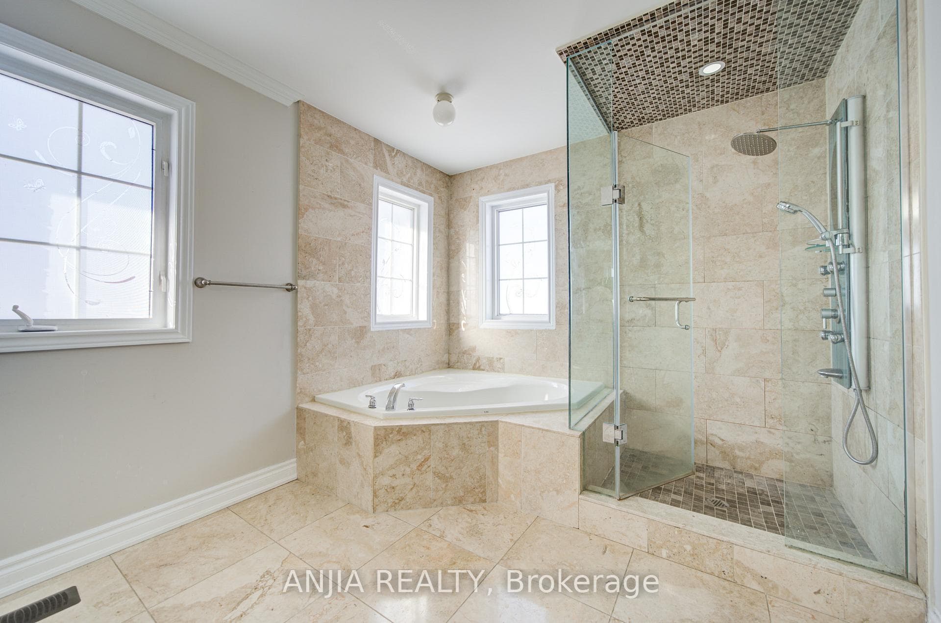 42 Reginald Lamb Crescent photo 28
