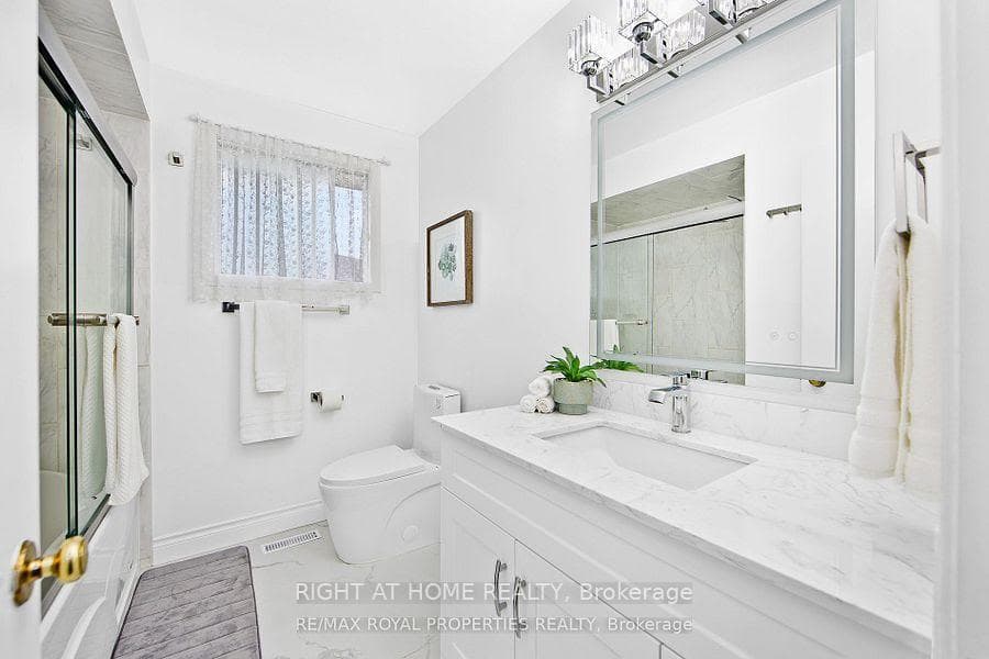 560 Bristol Road photo 15