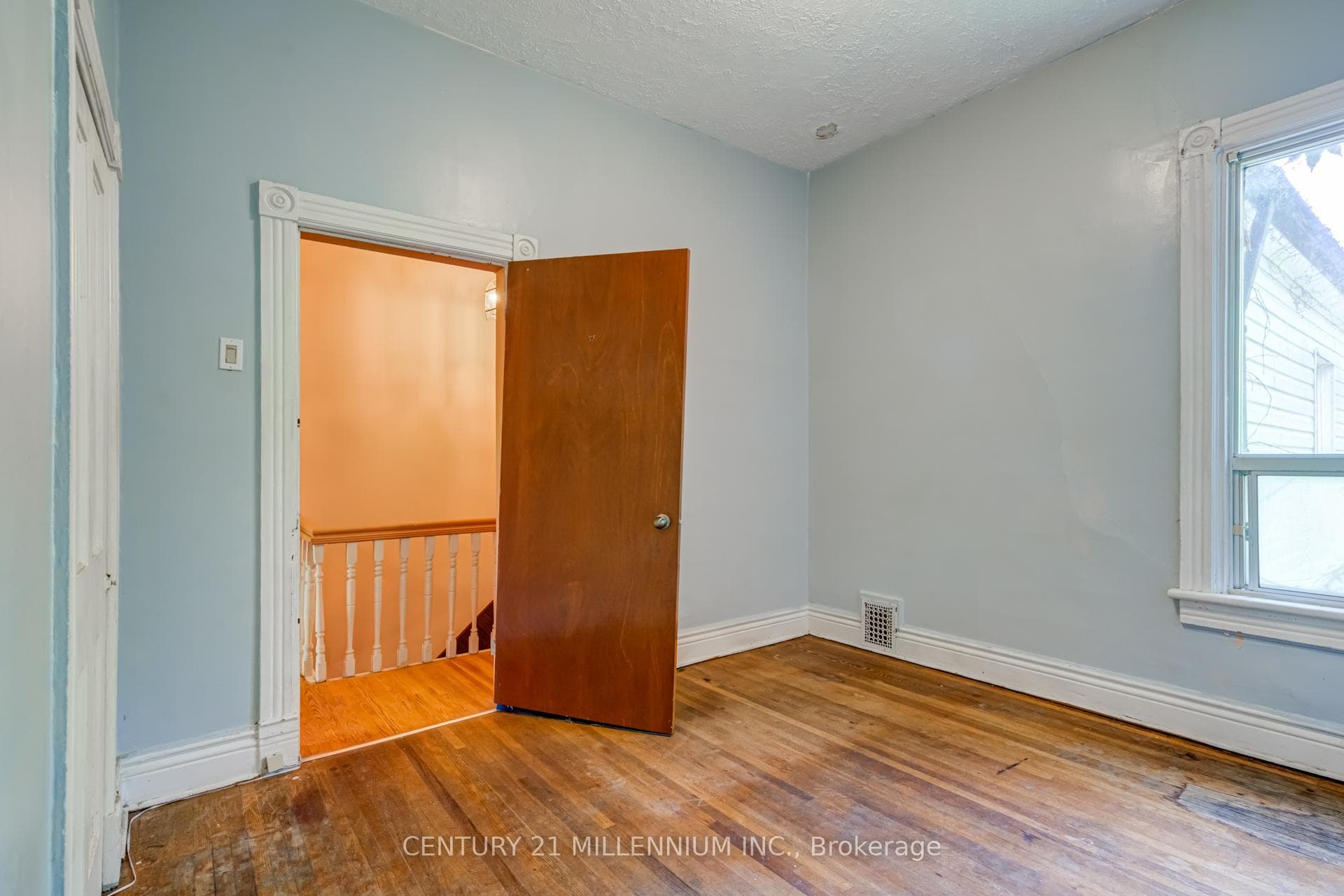 144 Robert Street photo 34