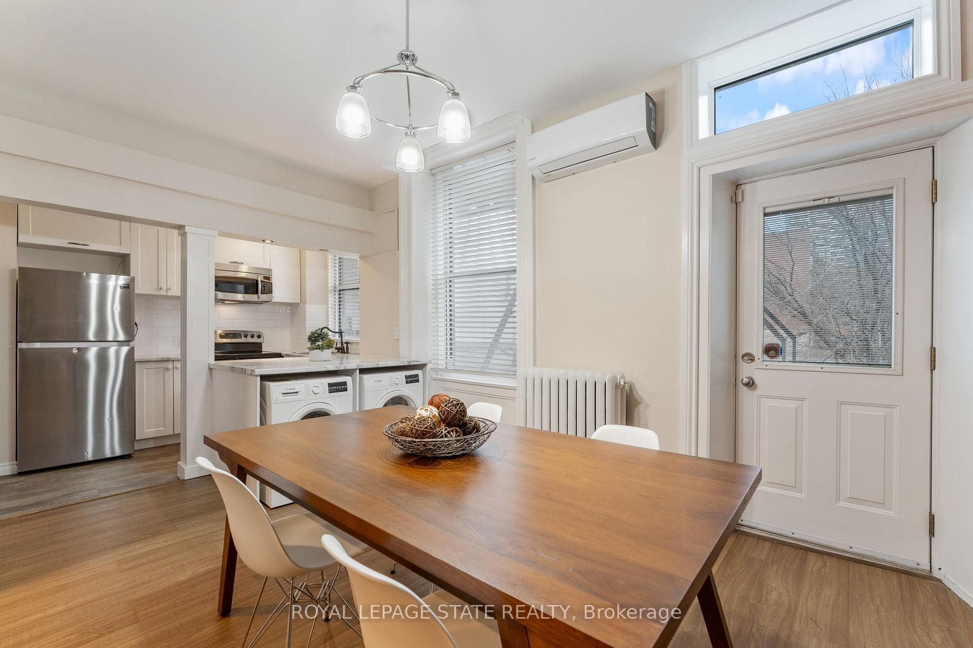 154 James Street South Street Unit Unit 2 photo 4