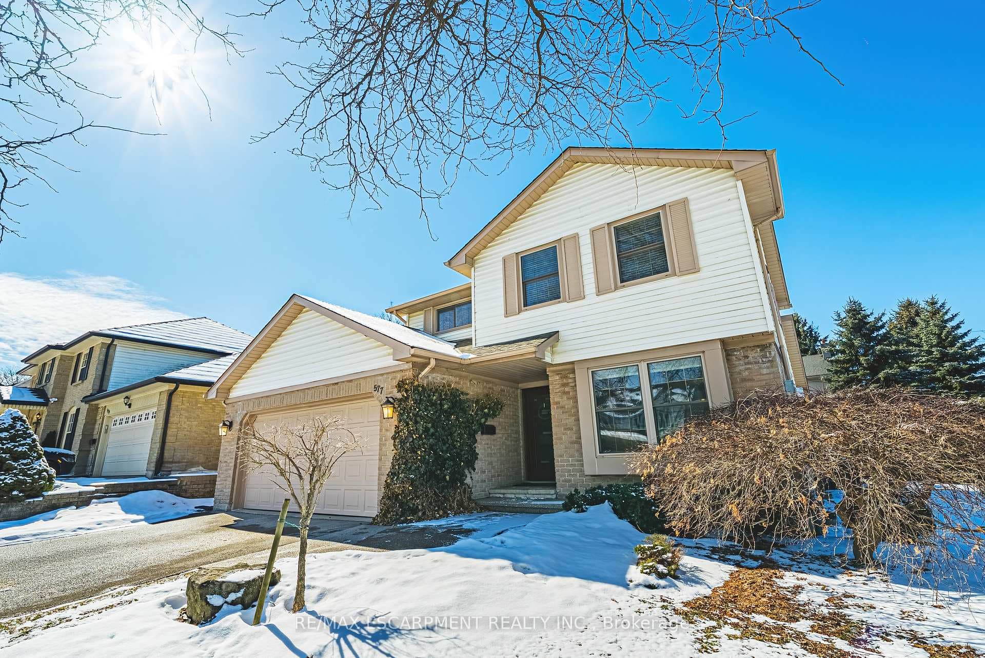 577 Tomahawk Crescent photo 2